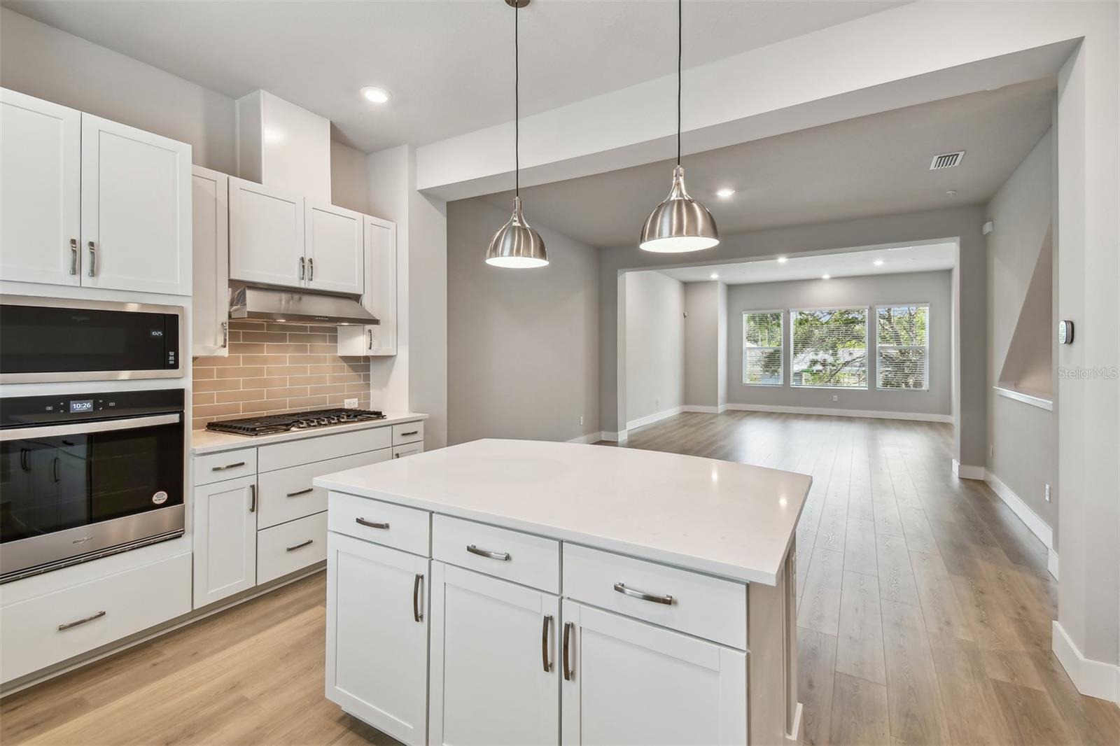Listing photo id 9 for 3105 4th Terrace N