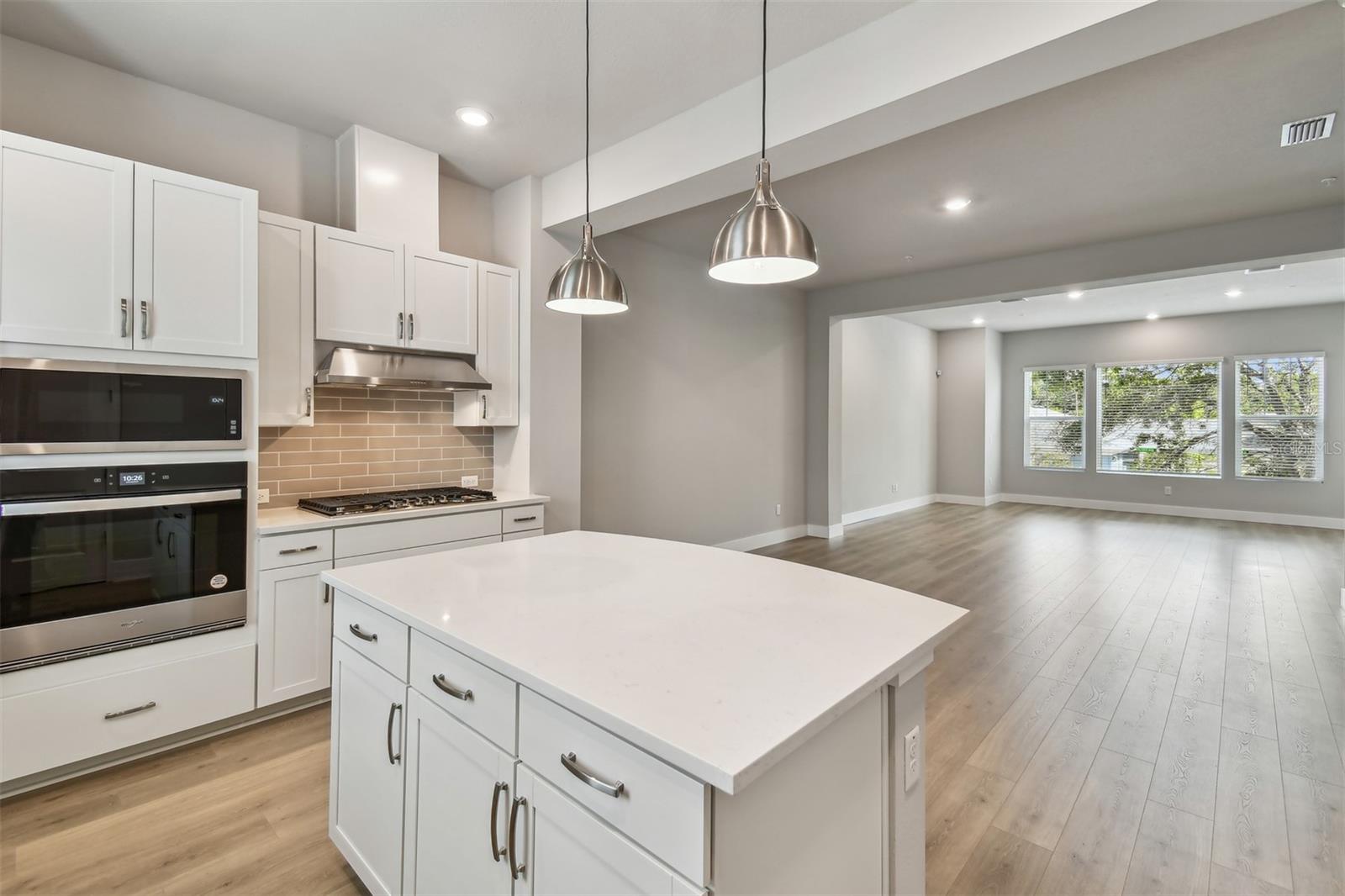 Listing photo id 10 for 3105 4th Terrace N