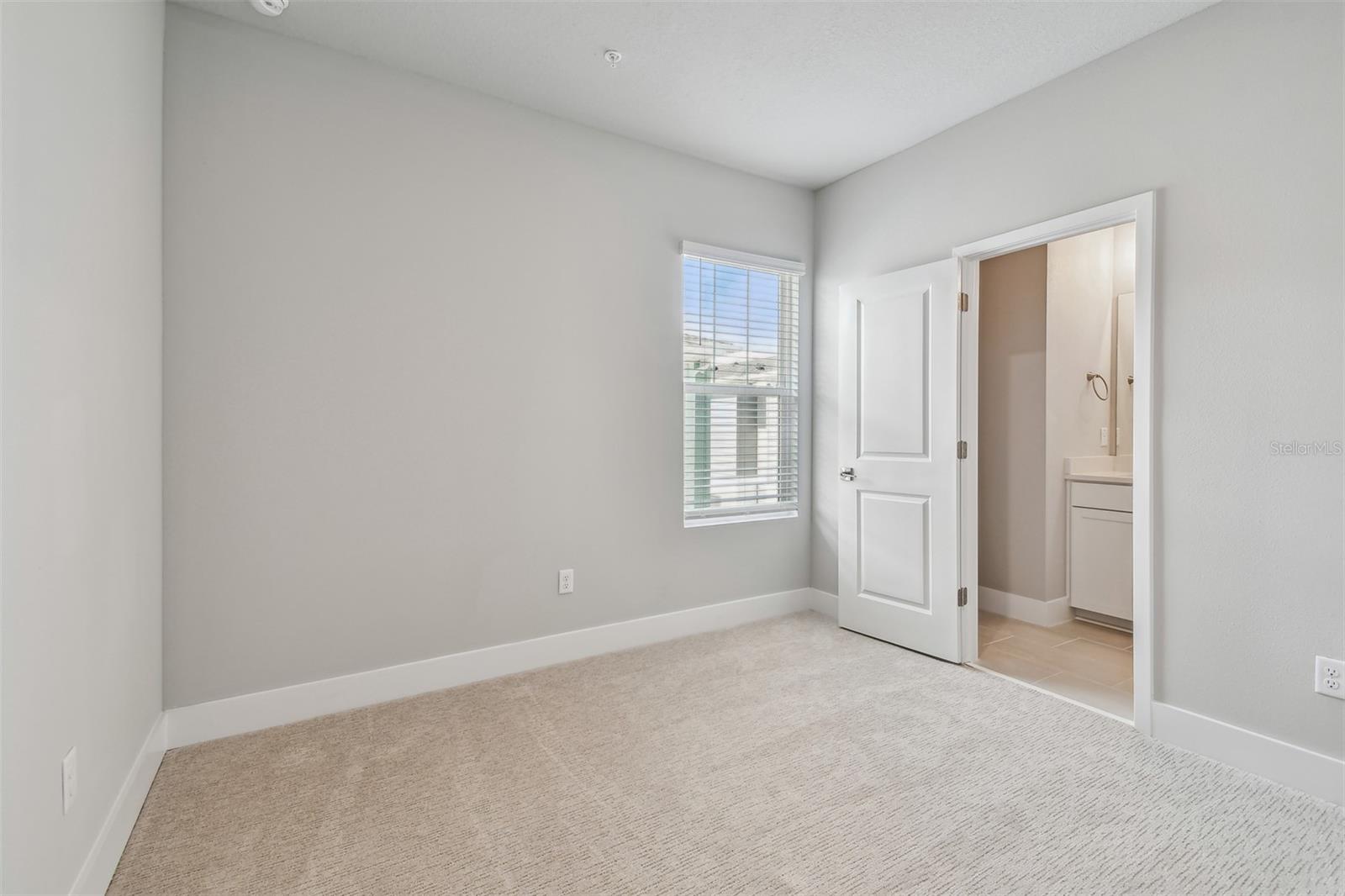 Listing photo id 28 for 3105 4th Terrace N