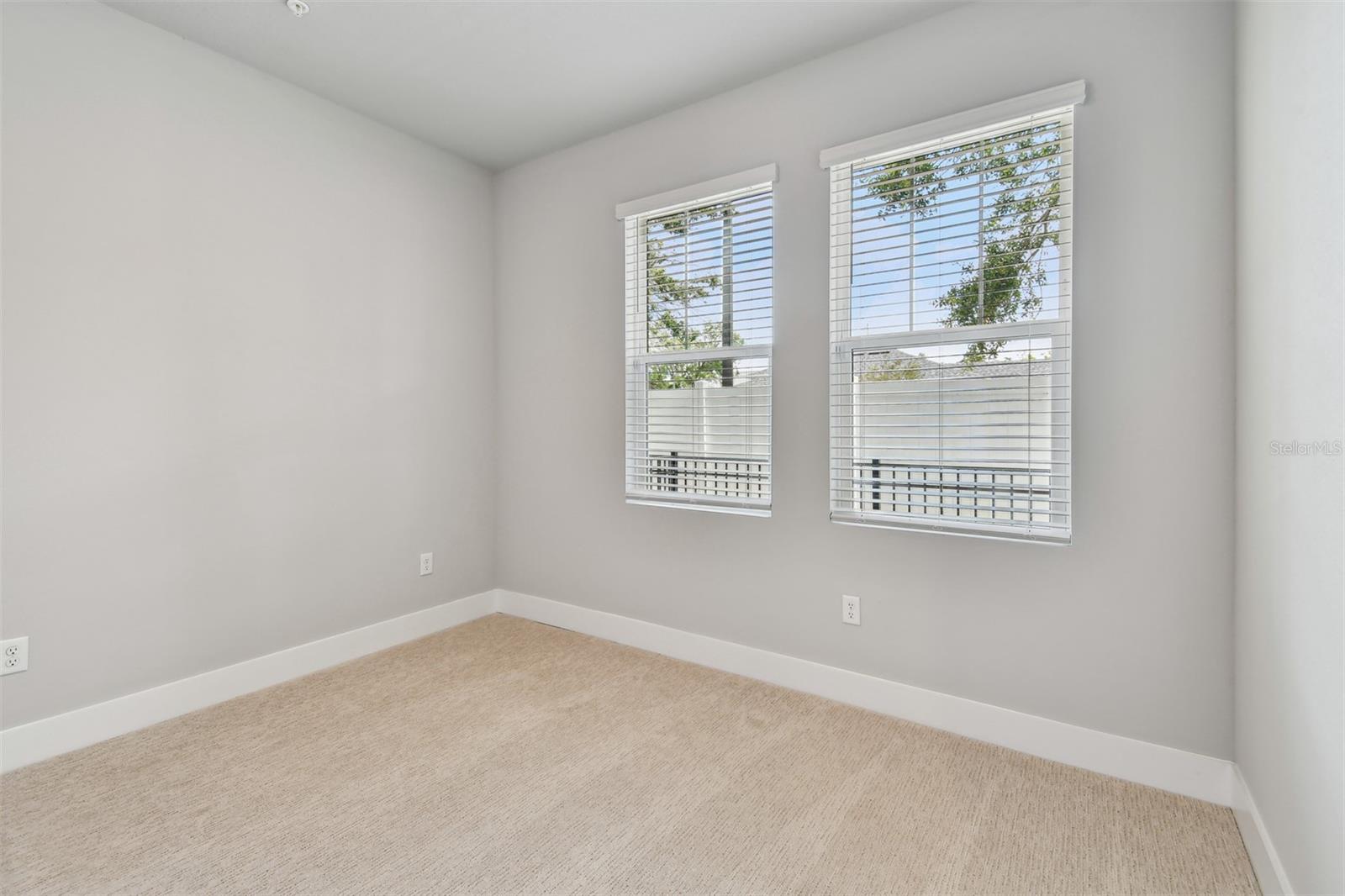 Listing photo id 32 for 3105 4th Terrace N