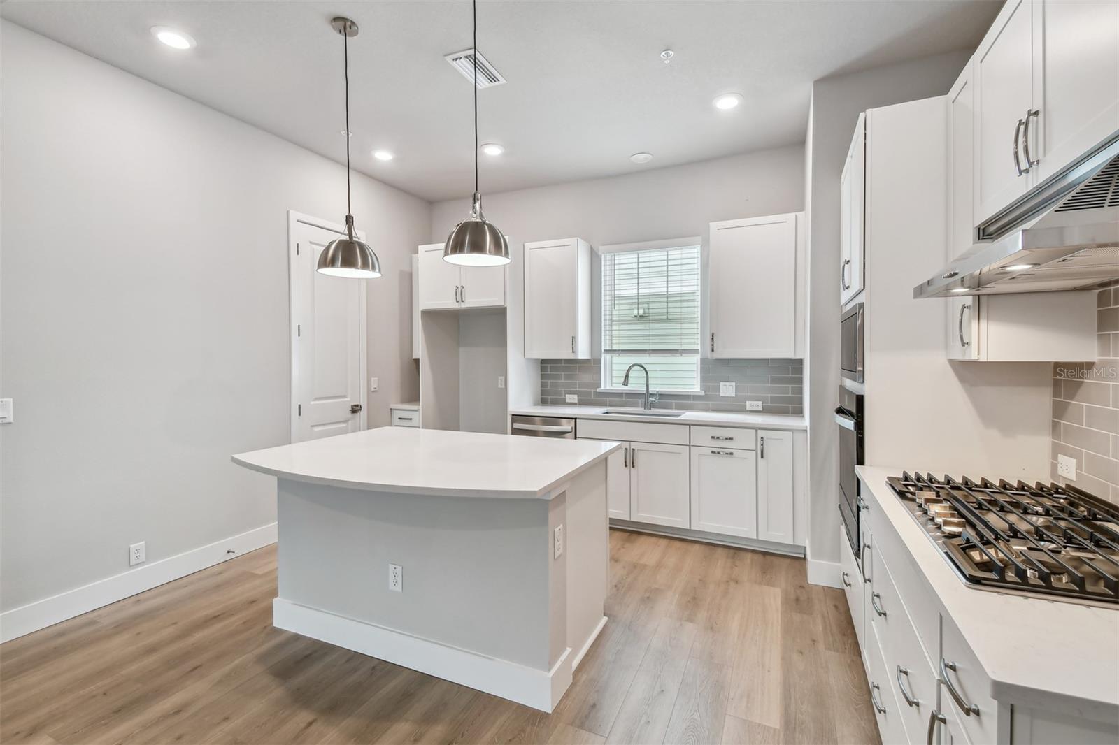 Listing photo id 5 for 3105 4th Terrace N