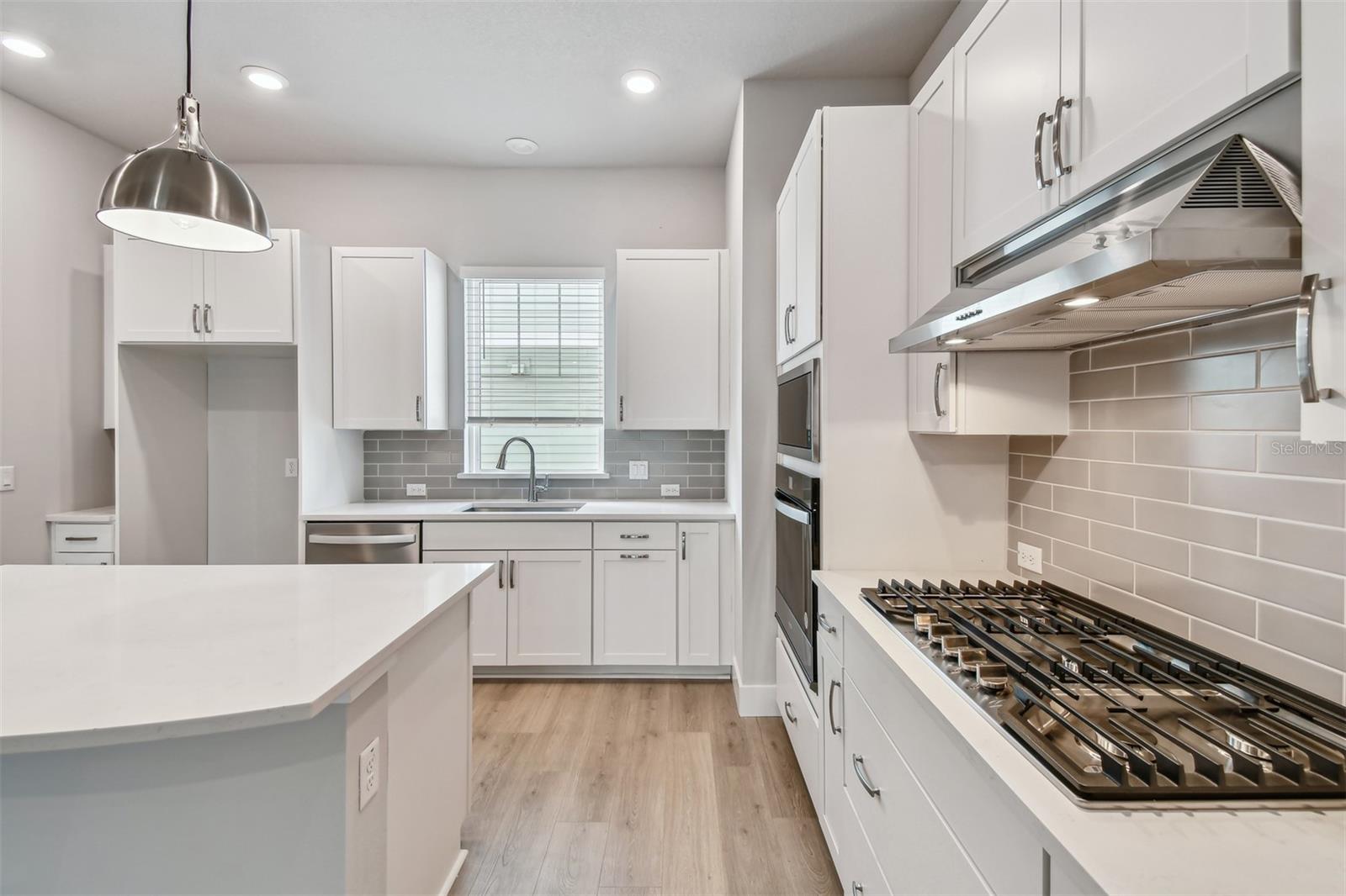 Listing photo id 7 for 3105 4th Terrace N