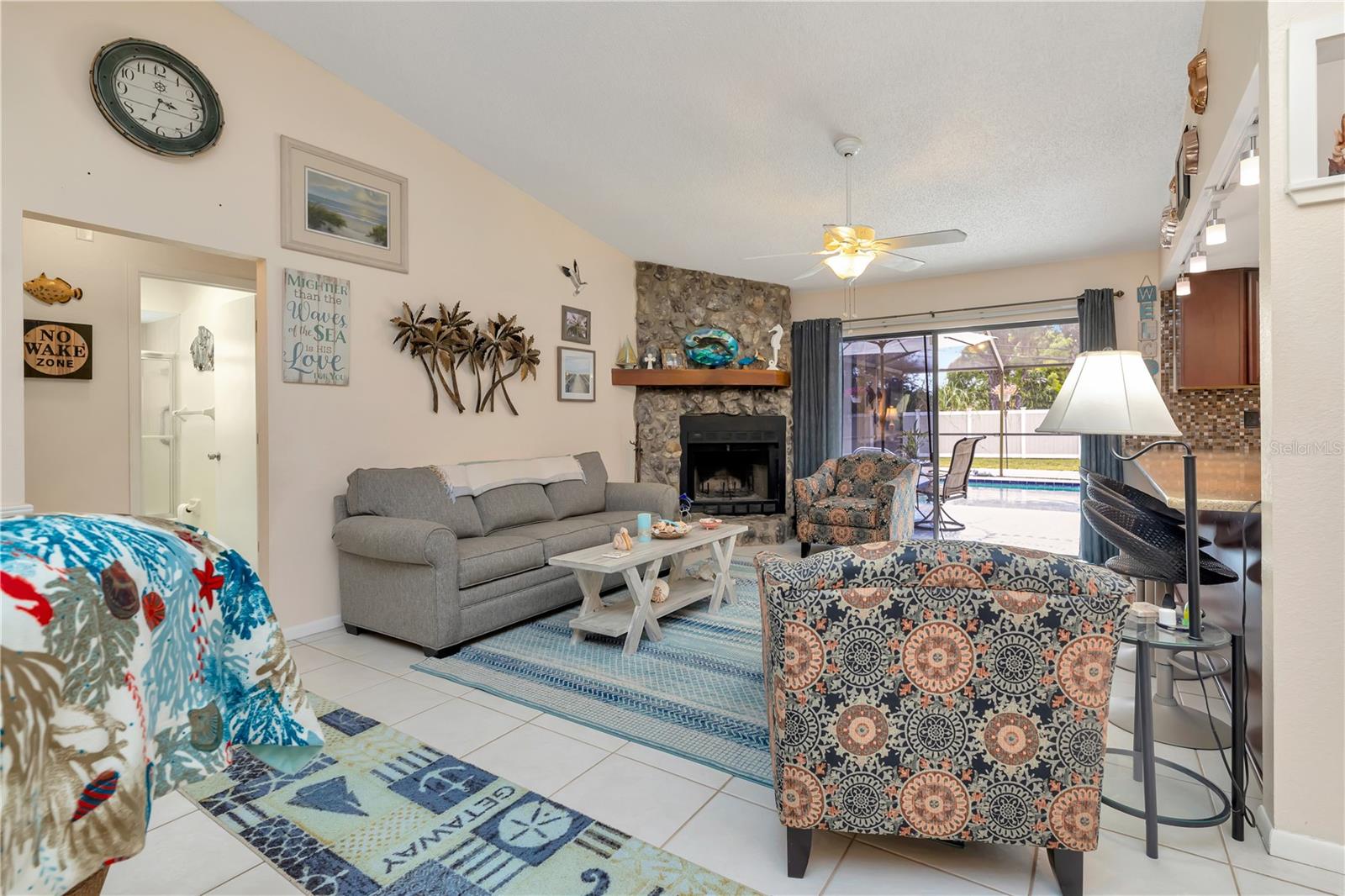 Listing photo id 8 for 5319 Cordova Way S