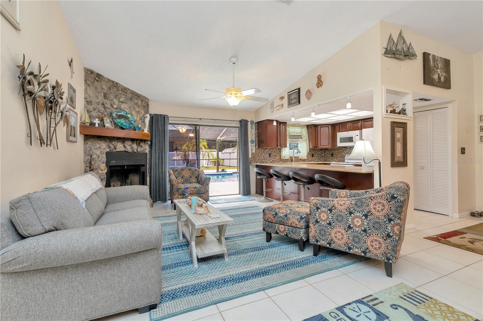 Listing photo id 9 for 5319 Cordova Way S