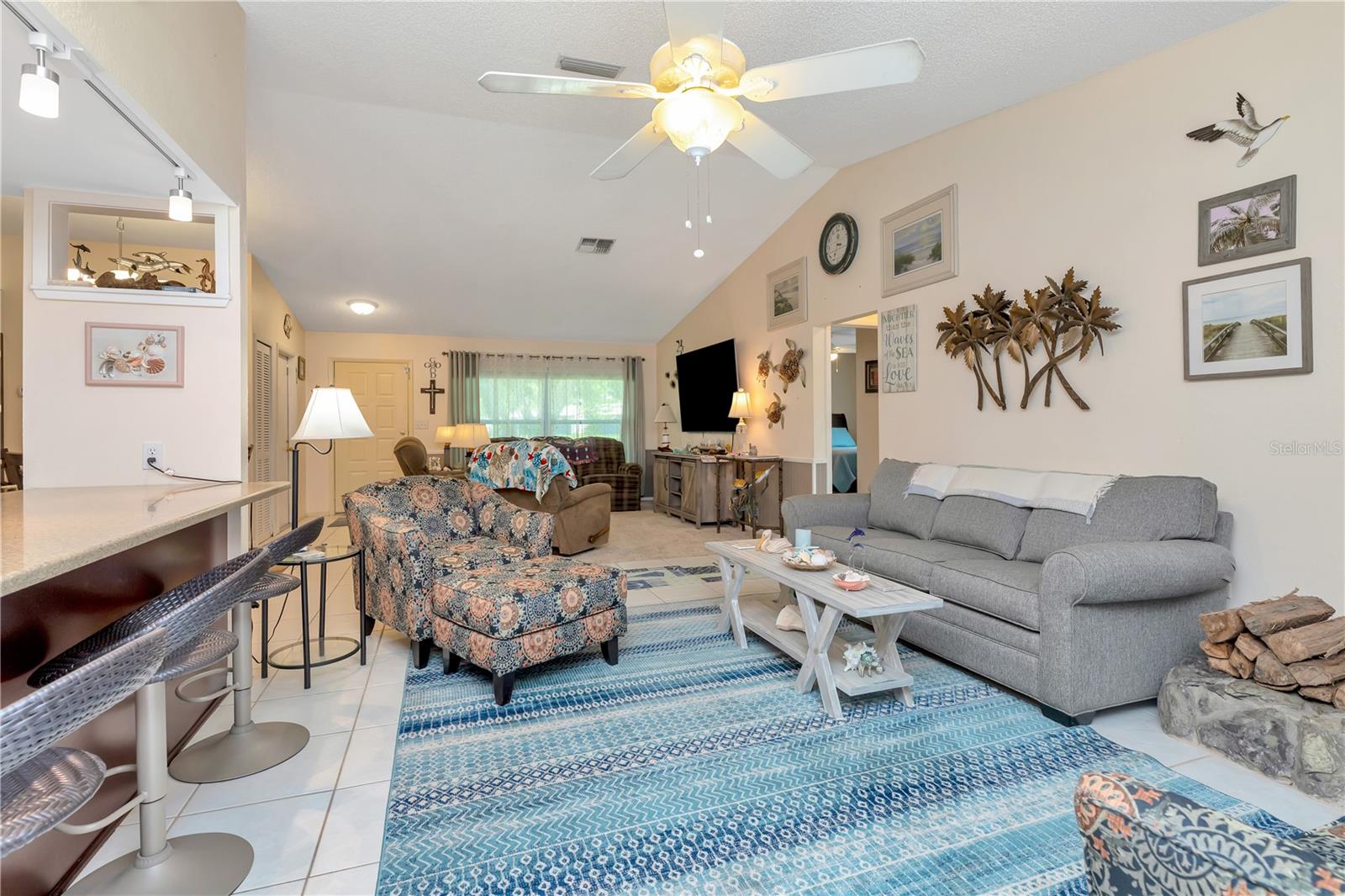 Listing photo id 11 for 5319 Cordova Way S