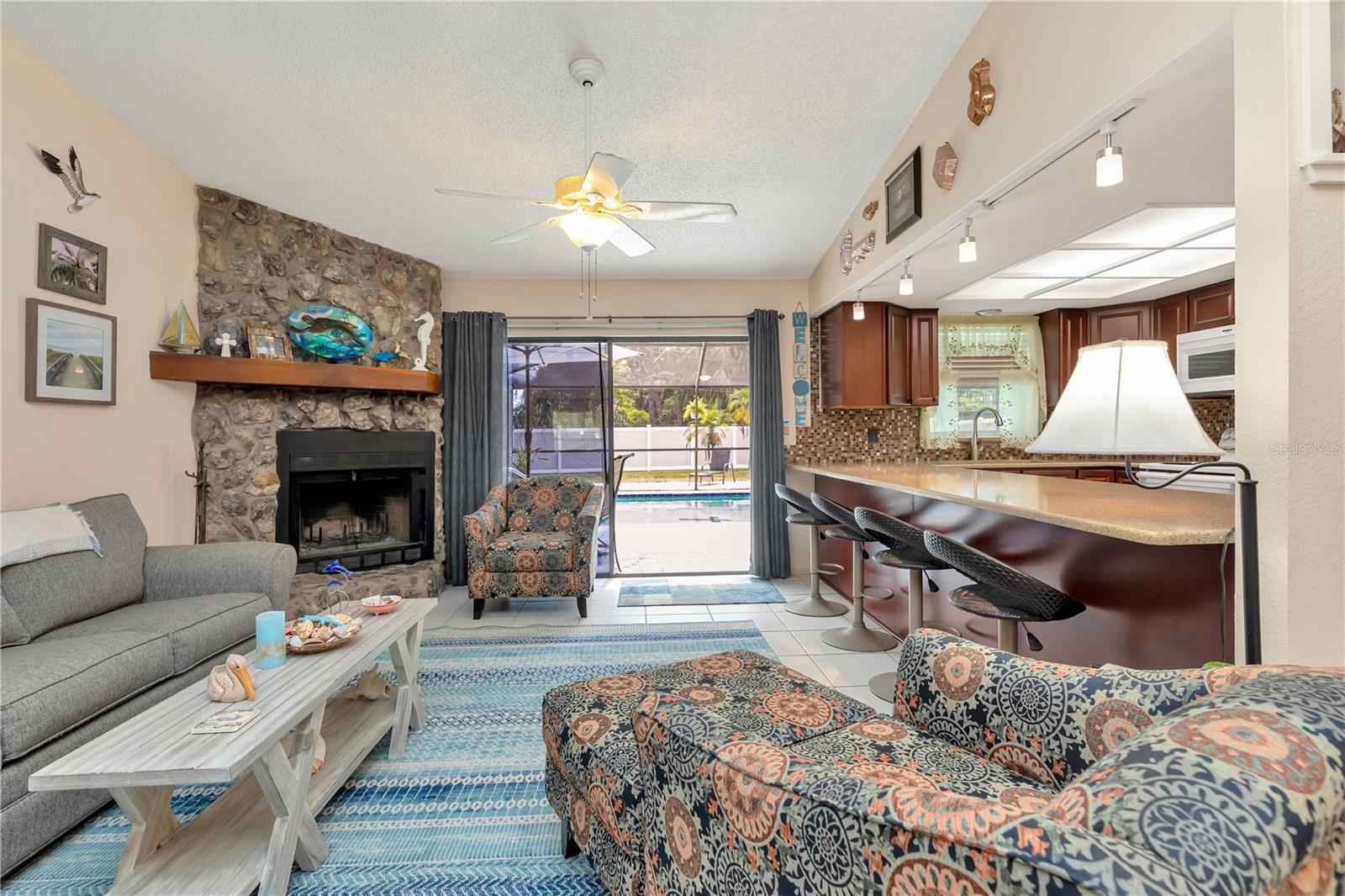 Listing photo id 12 for 5319 Cordova Way S