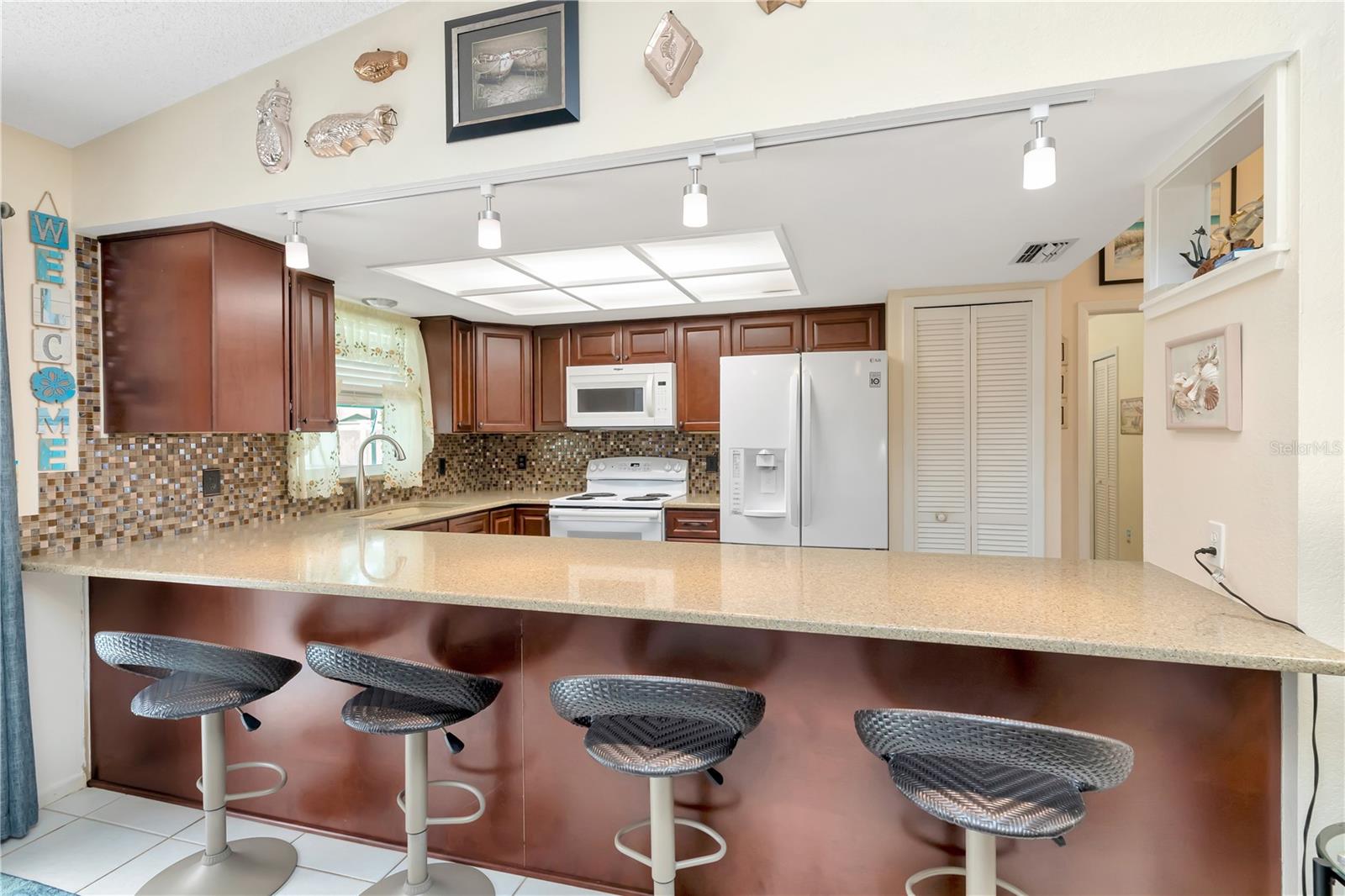 Listing photo id 15 for 5319 Cordova Way S