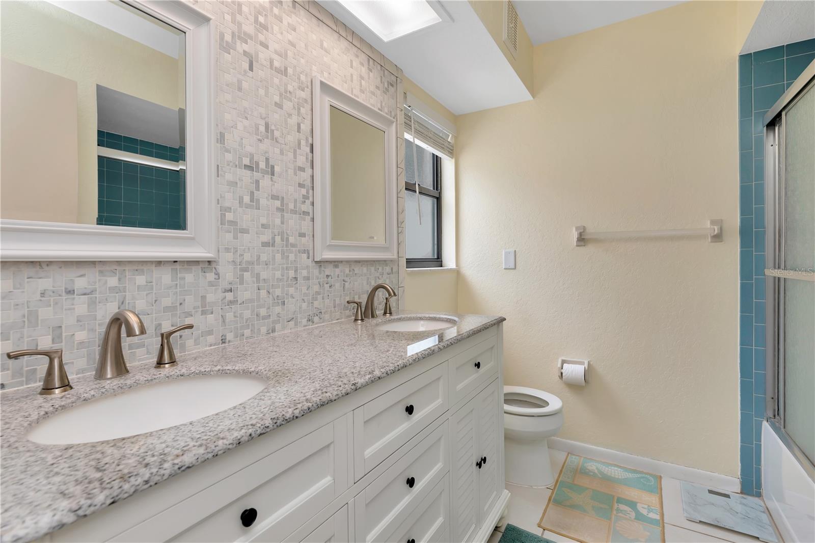 Listing photo id 21 for 5319 Cordova Way S