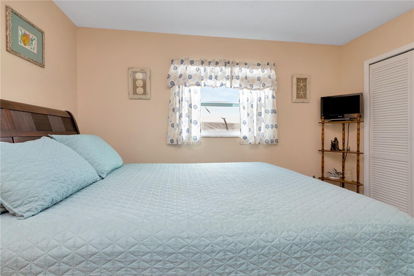 Listing photo id 24 for 5319 Cordova Way S