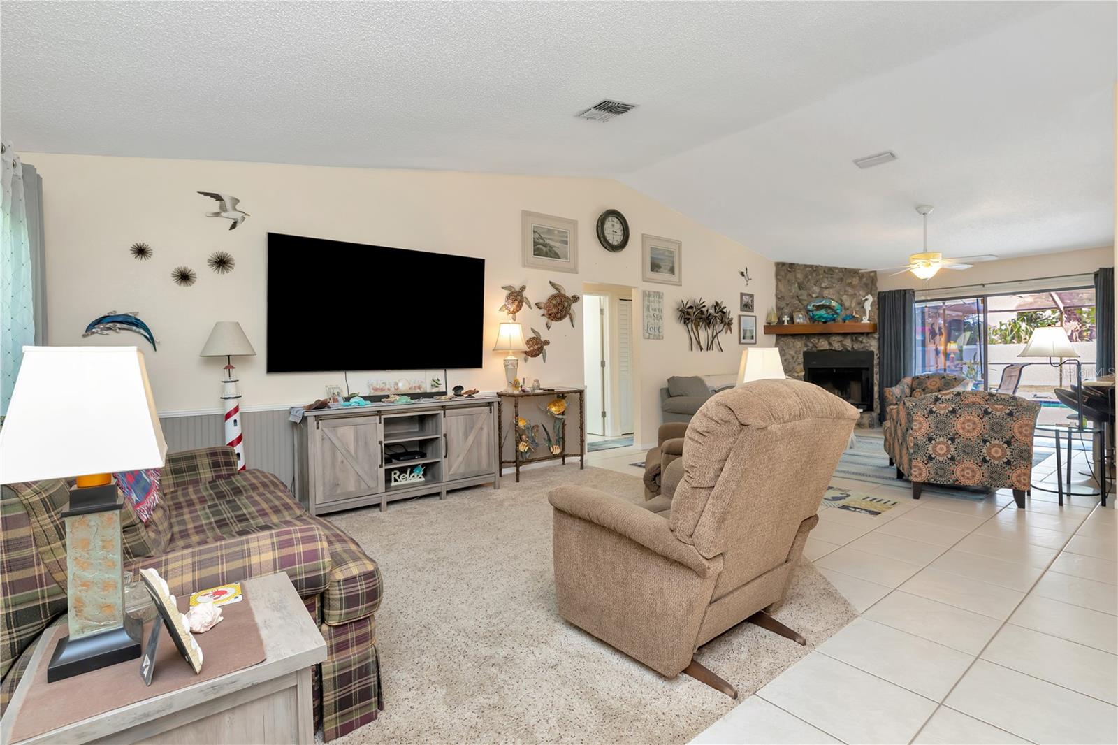 Listing photo id 1 for 5319 Cordova Way S