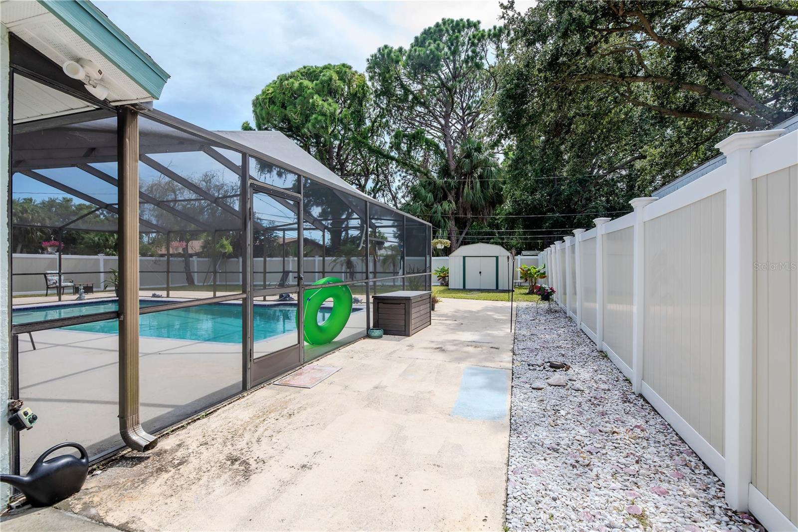 Listing photo id 33 for 5319 Cordova Way S