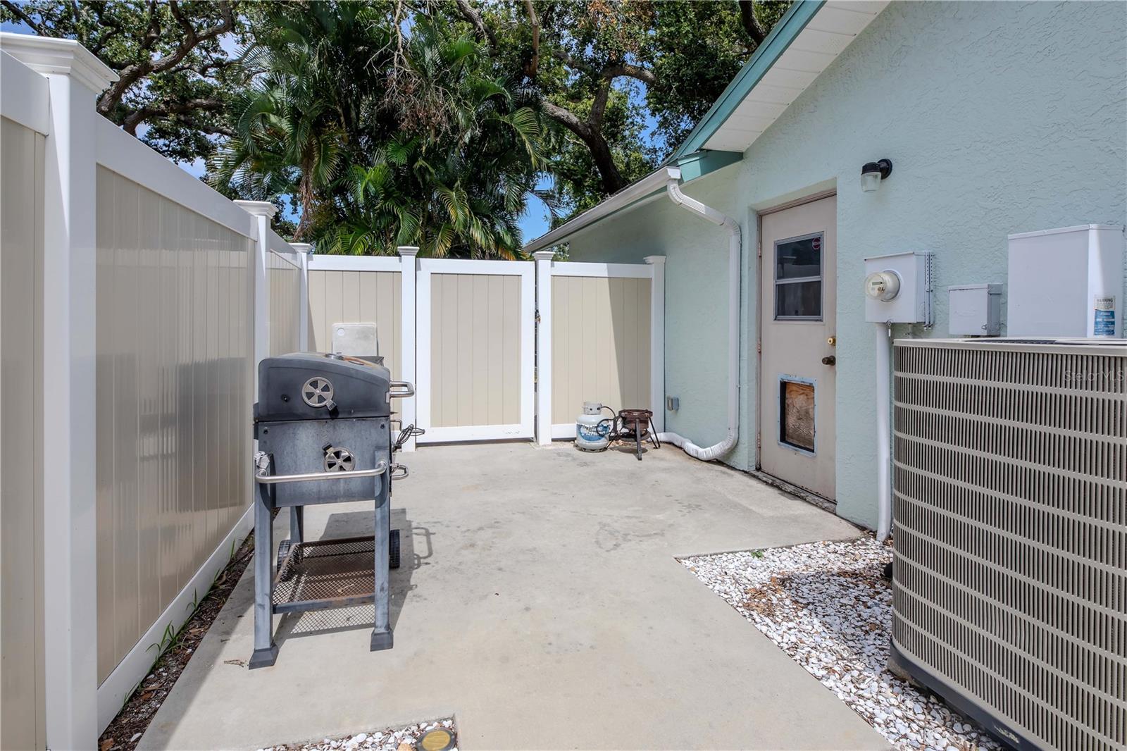Listing photo id 34 for 5319 Cordova Way S