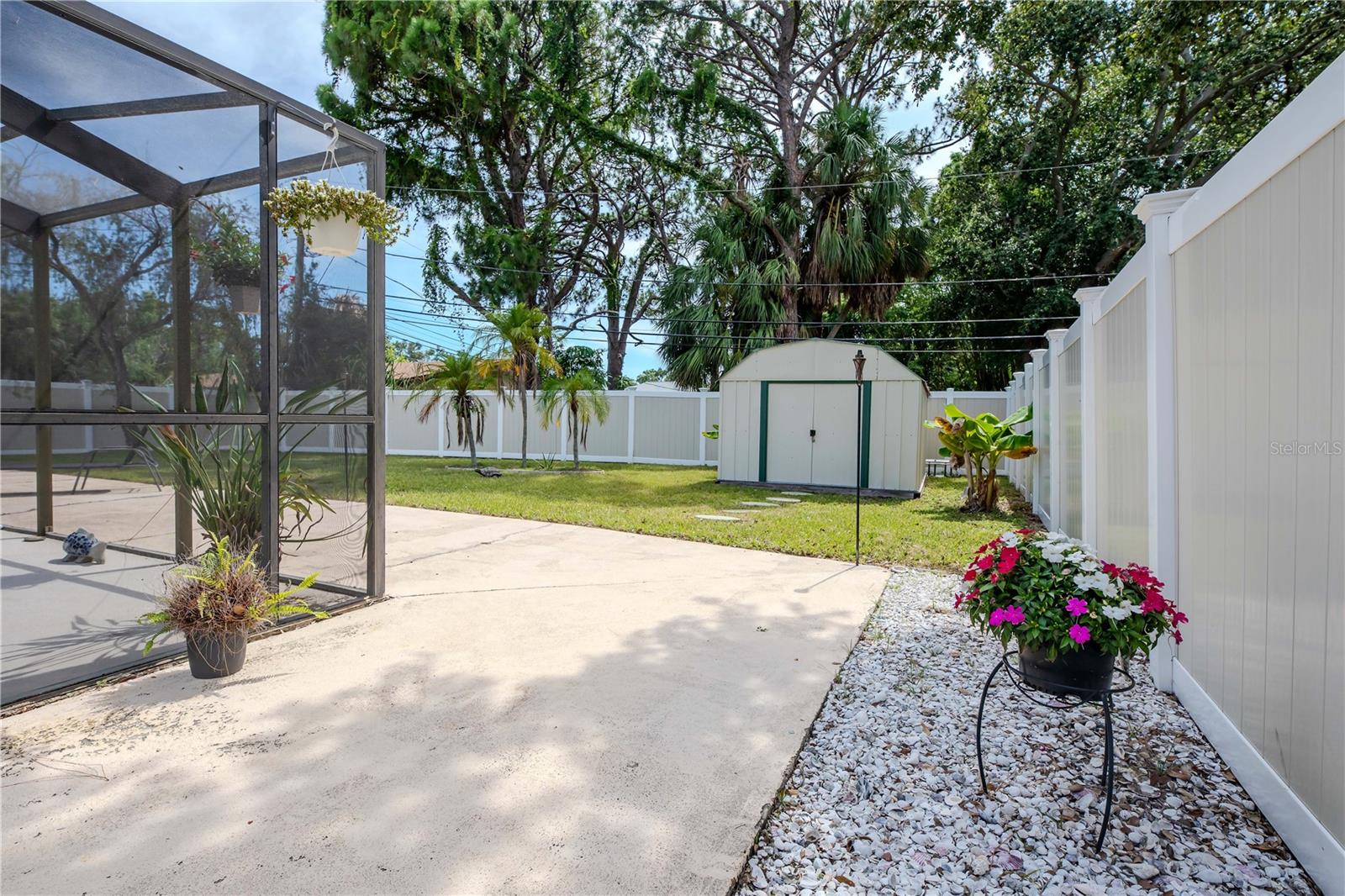 Listing photo id 36 for 5319 Cordova Way S