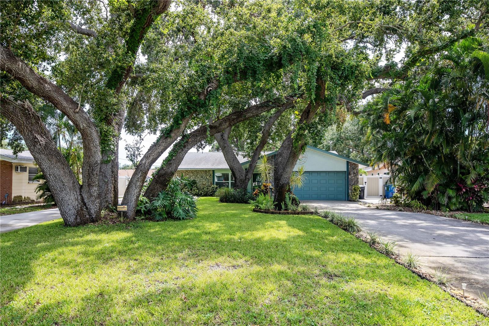 Listing photo id 41 for 5319 Cordova Way S