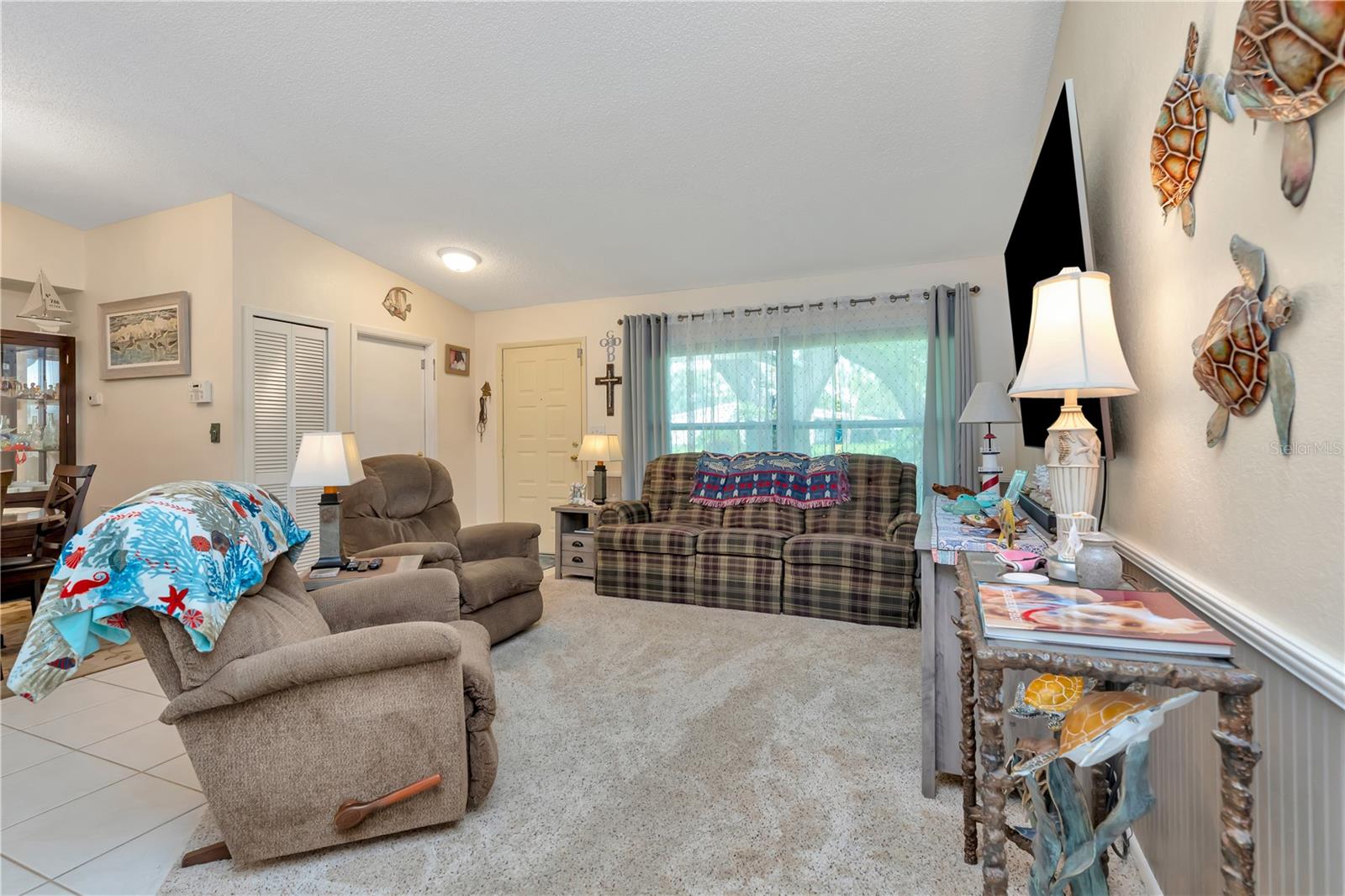 Listing photo id 3 for 5319 Cordova Way S