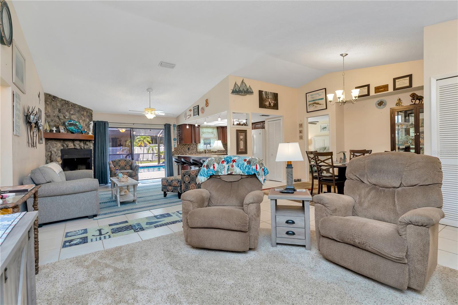 Listing photo id 4 for 5319 Cordova Way S