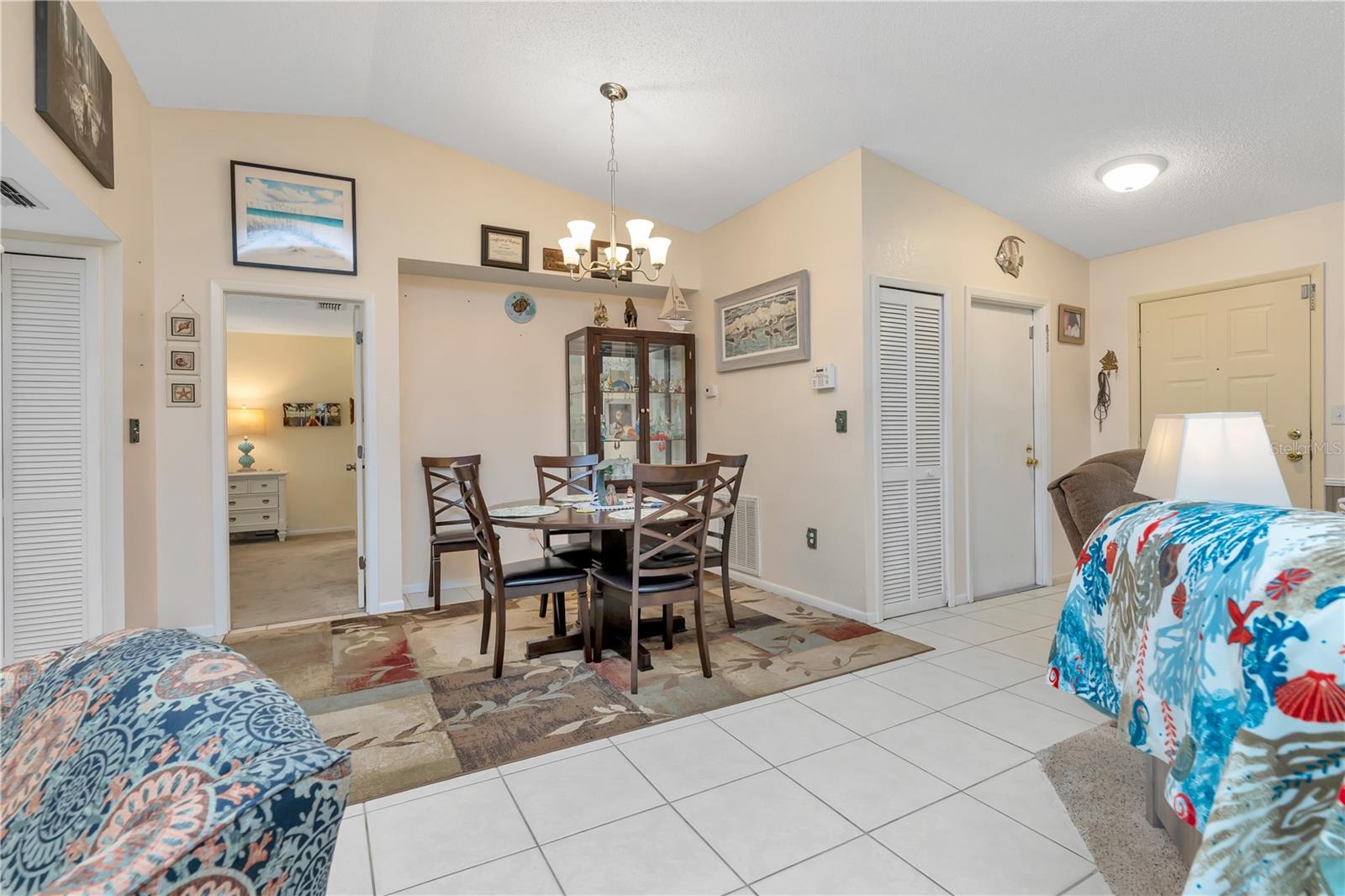 Listing photo id 5 for 5319 Cordova Way S