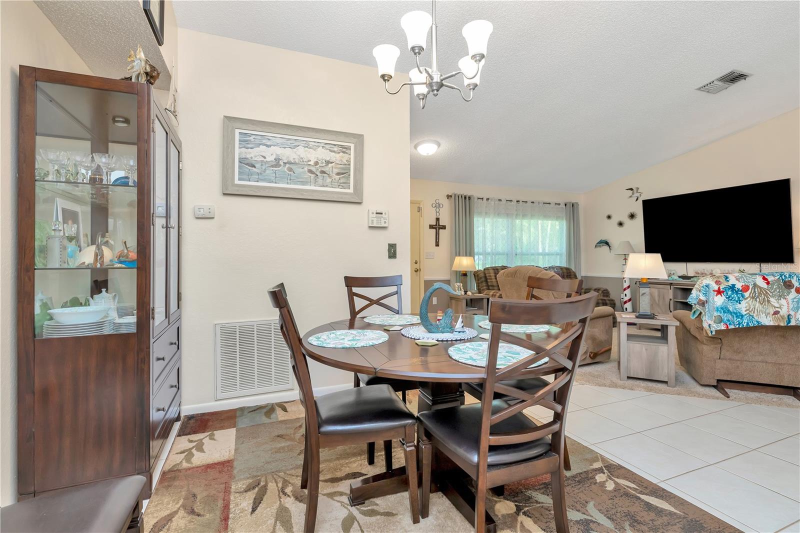 Listing photo id 6 for 5319 Cordova Way S