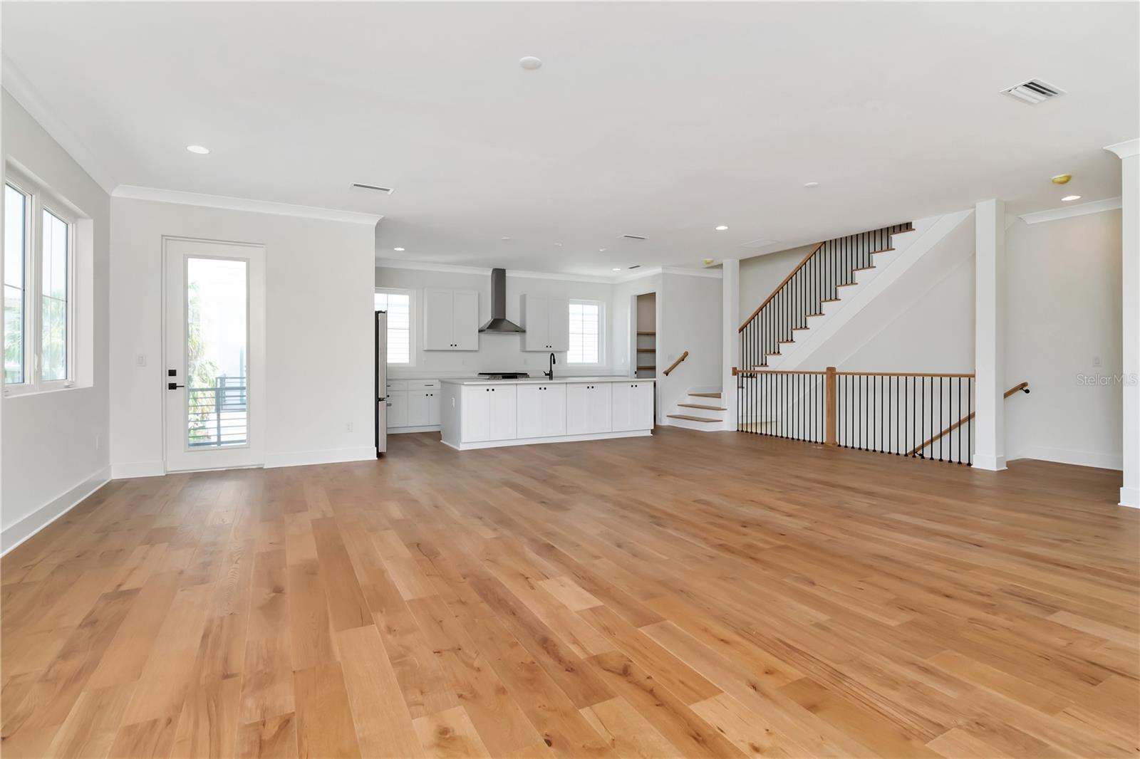 Image 10 of 33 For 407 Albany Avenue 1