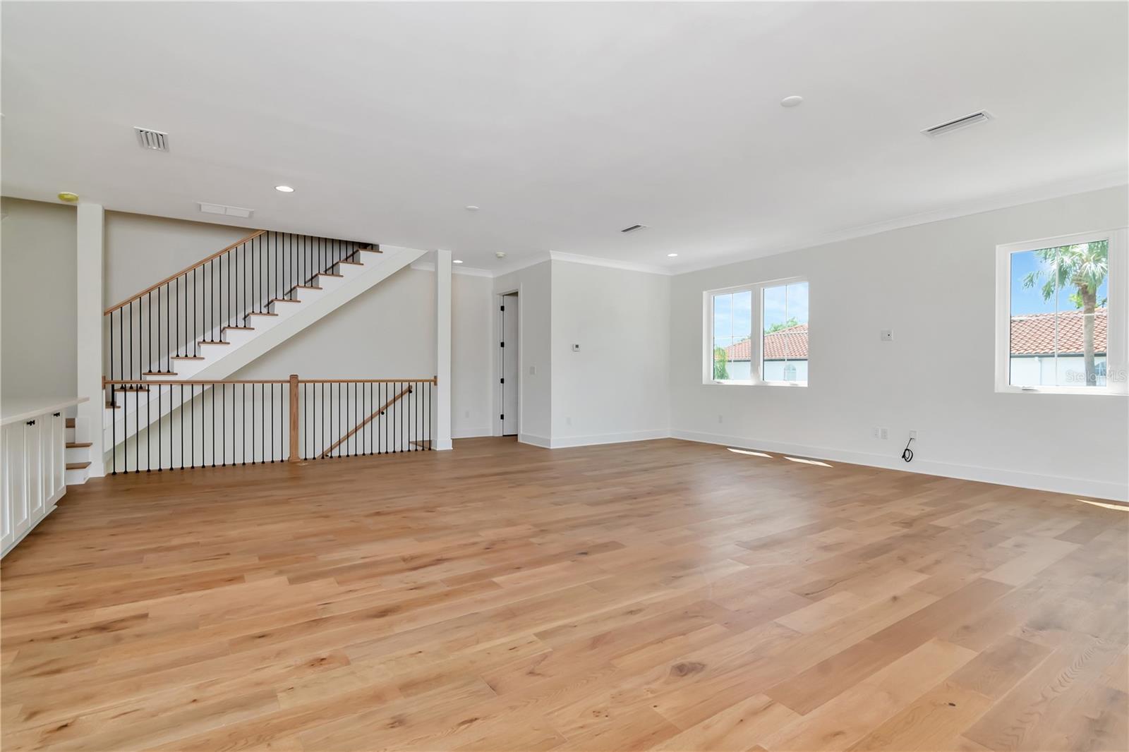 Image 12 of 33 For 407 Albany Avenue 1