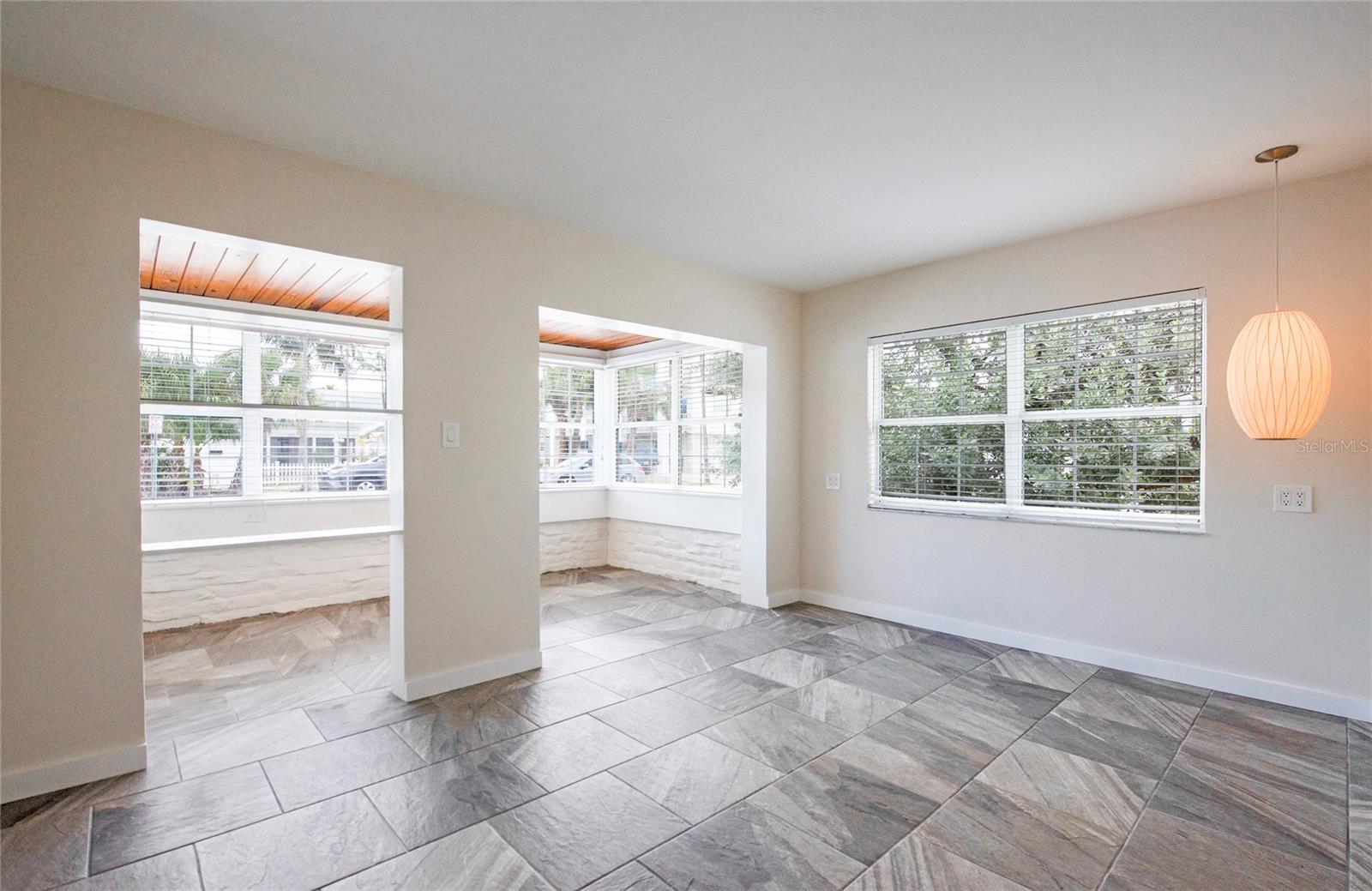 Listing photo id 11 for 102 11th Avenue