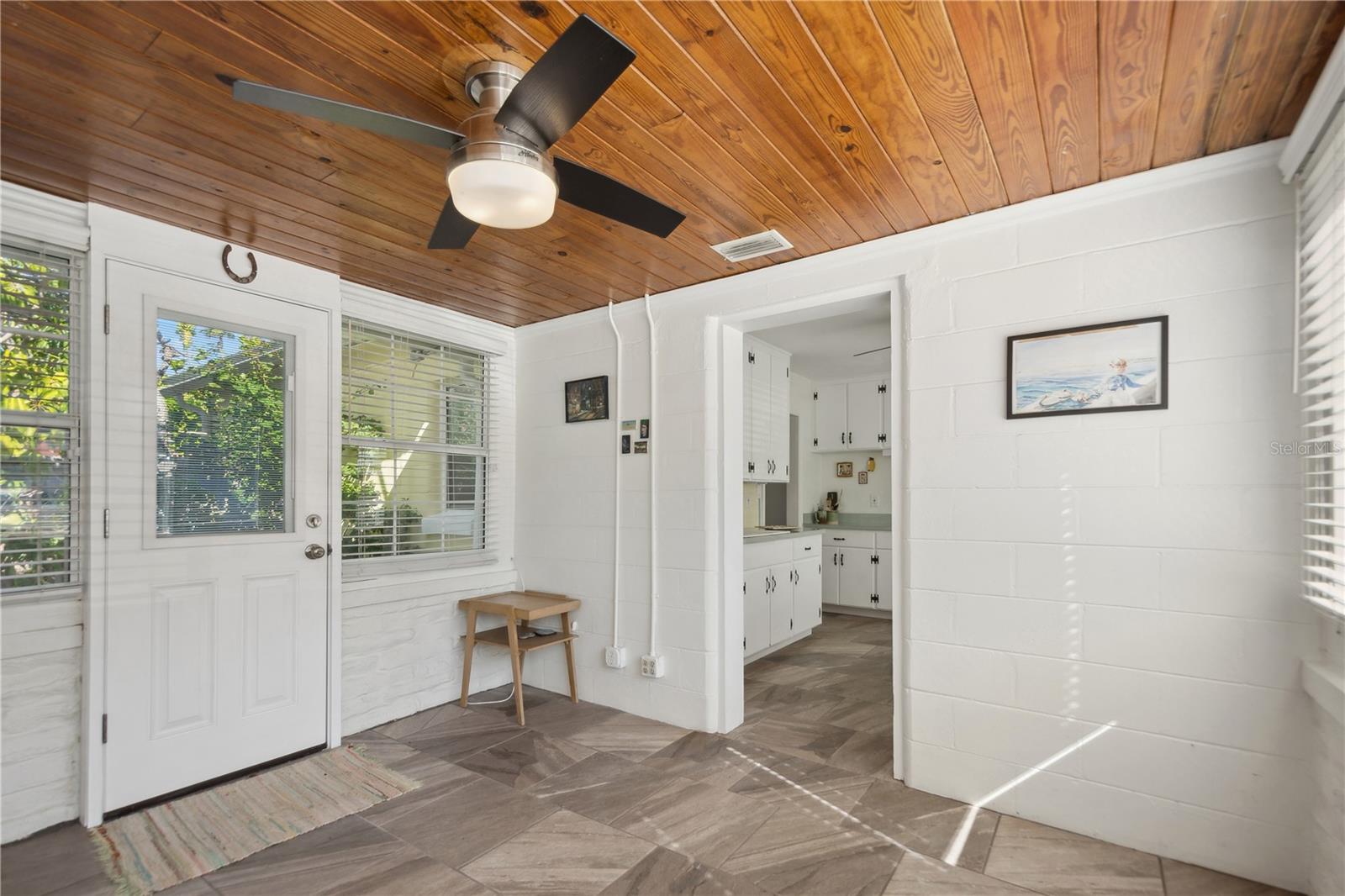 Listing photo id 17 for 102 11th Avenue