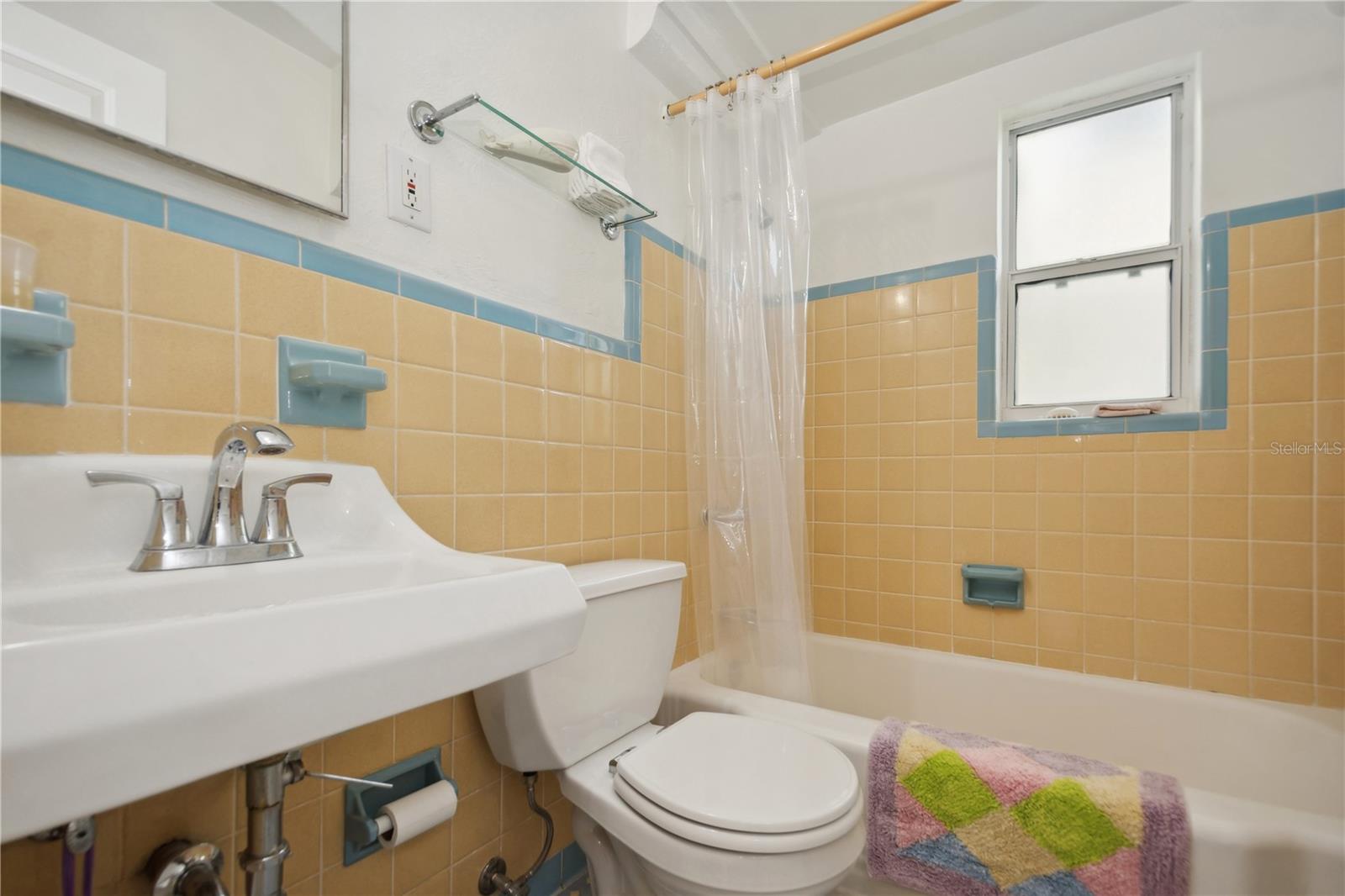 Listing photo id 18 for 102 11th Avenue
