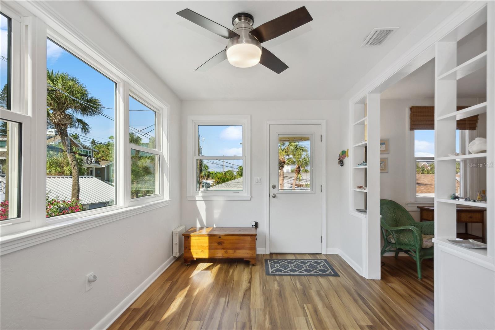 Listing photo id 22 for 102 11th Avenue