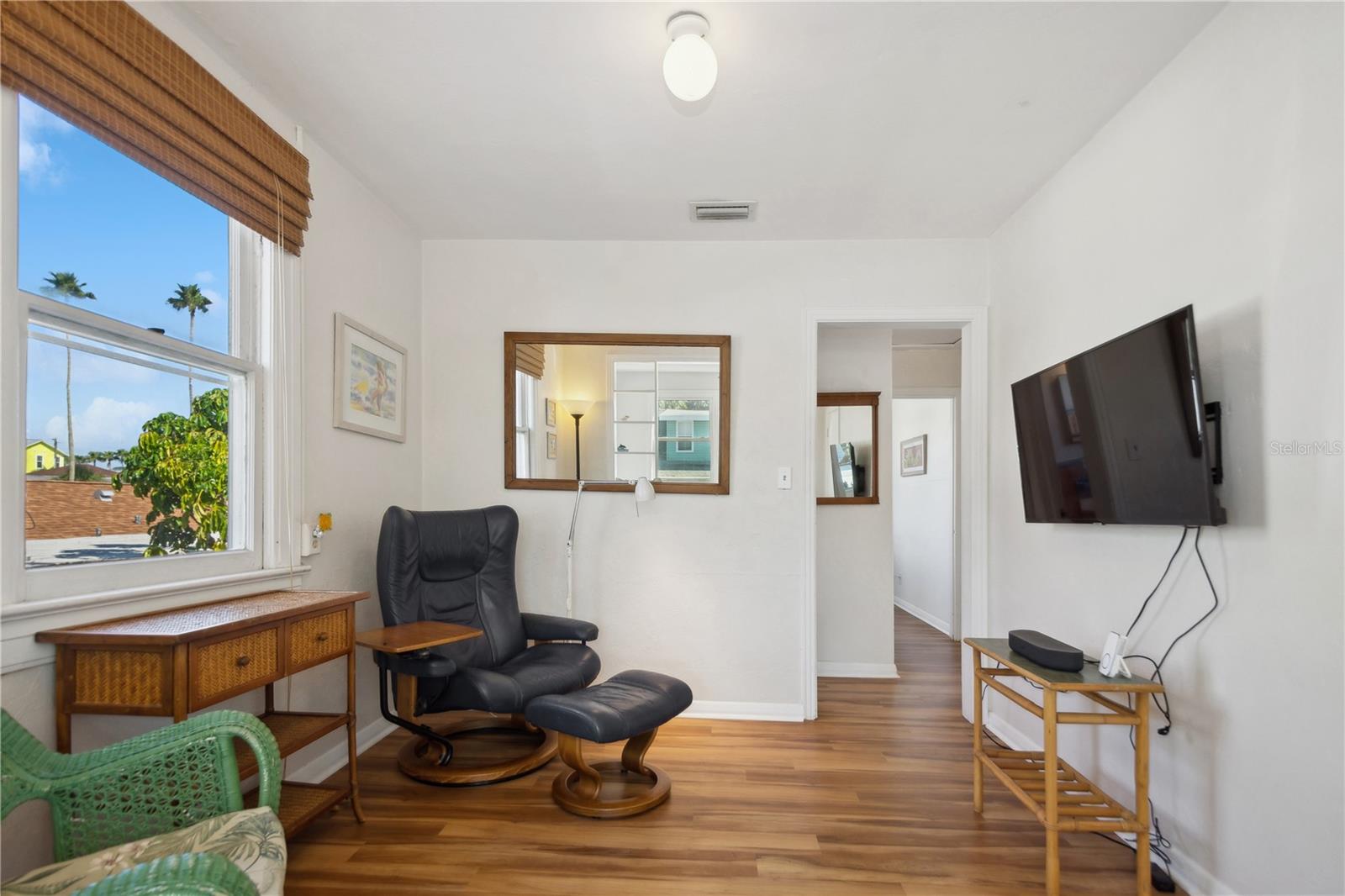 Listing photo id 23 for 102 11th Avenue