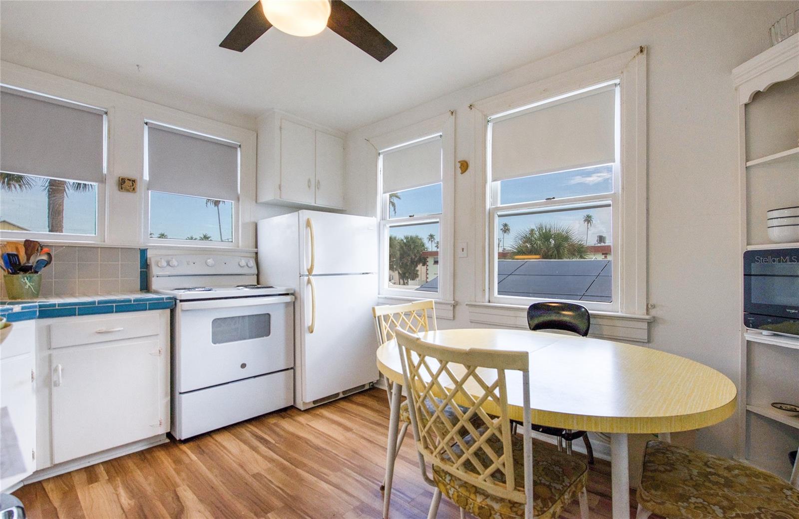Listing photo id 25 for 102 11th Avenue