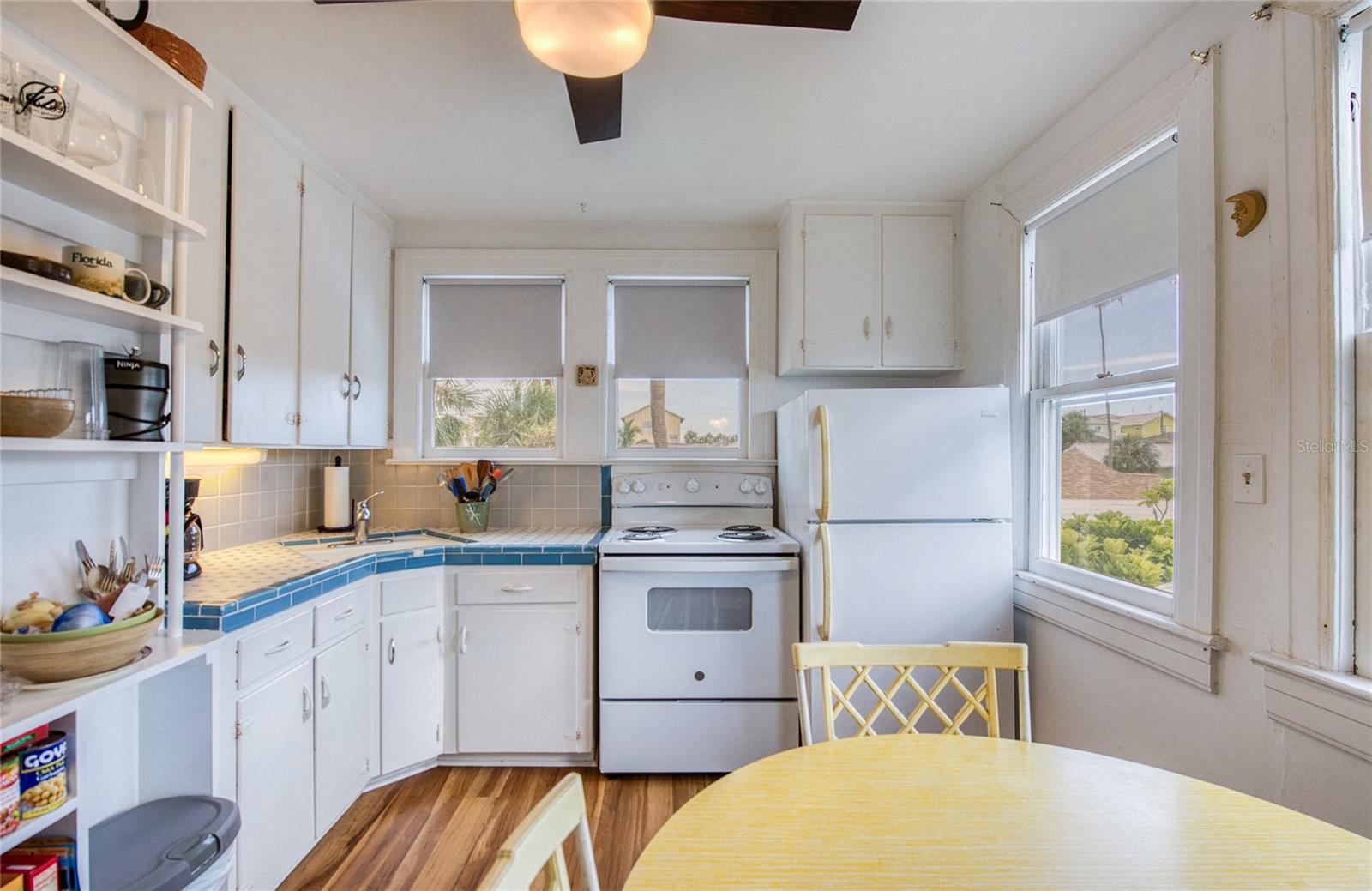 Listing photo id 27 for 102 11th Avenue