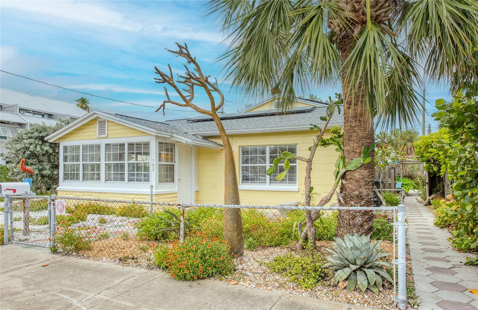 Listing photo id 1 for 102 11th Avenue
