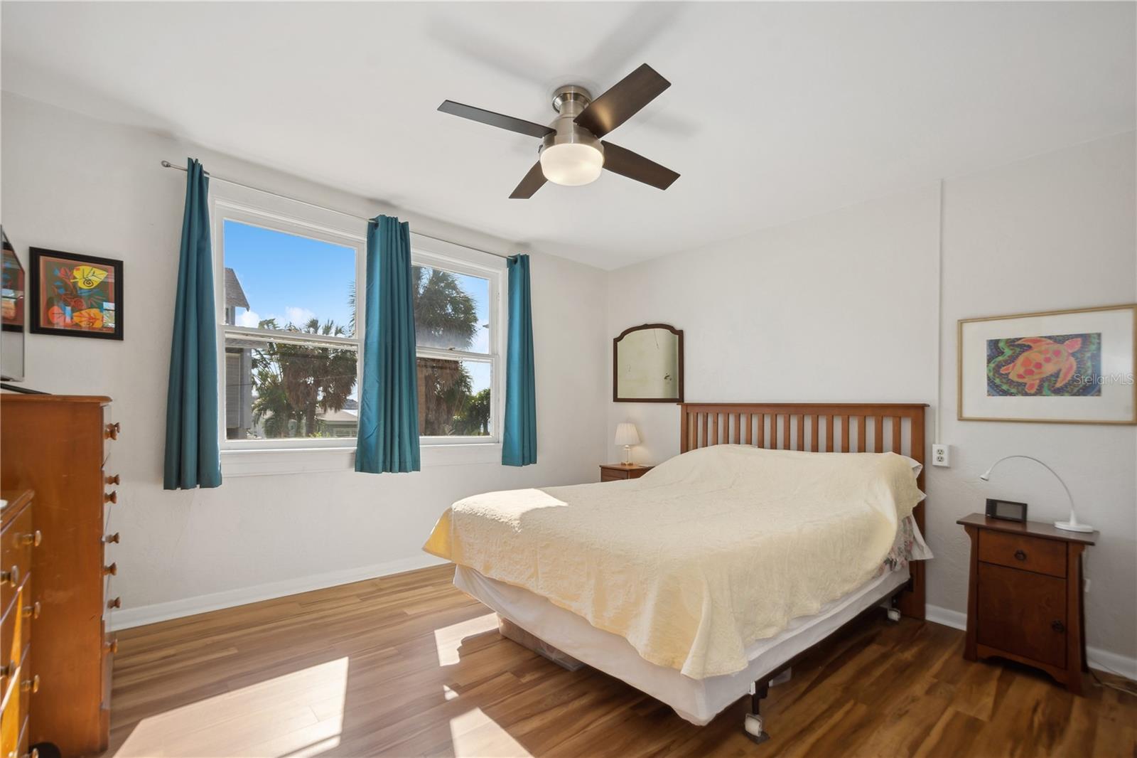 Listing photo id 28 for 102 11th Avenue