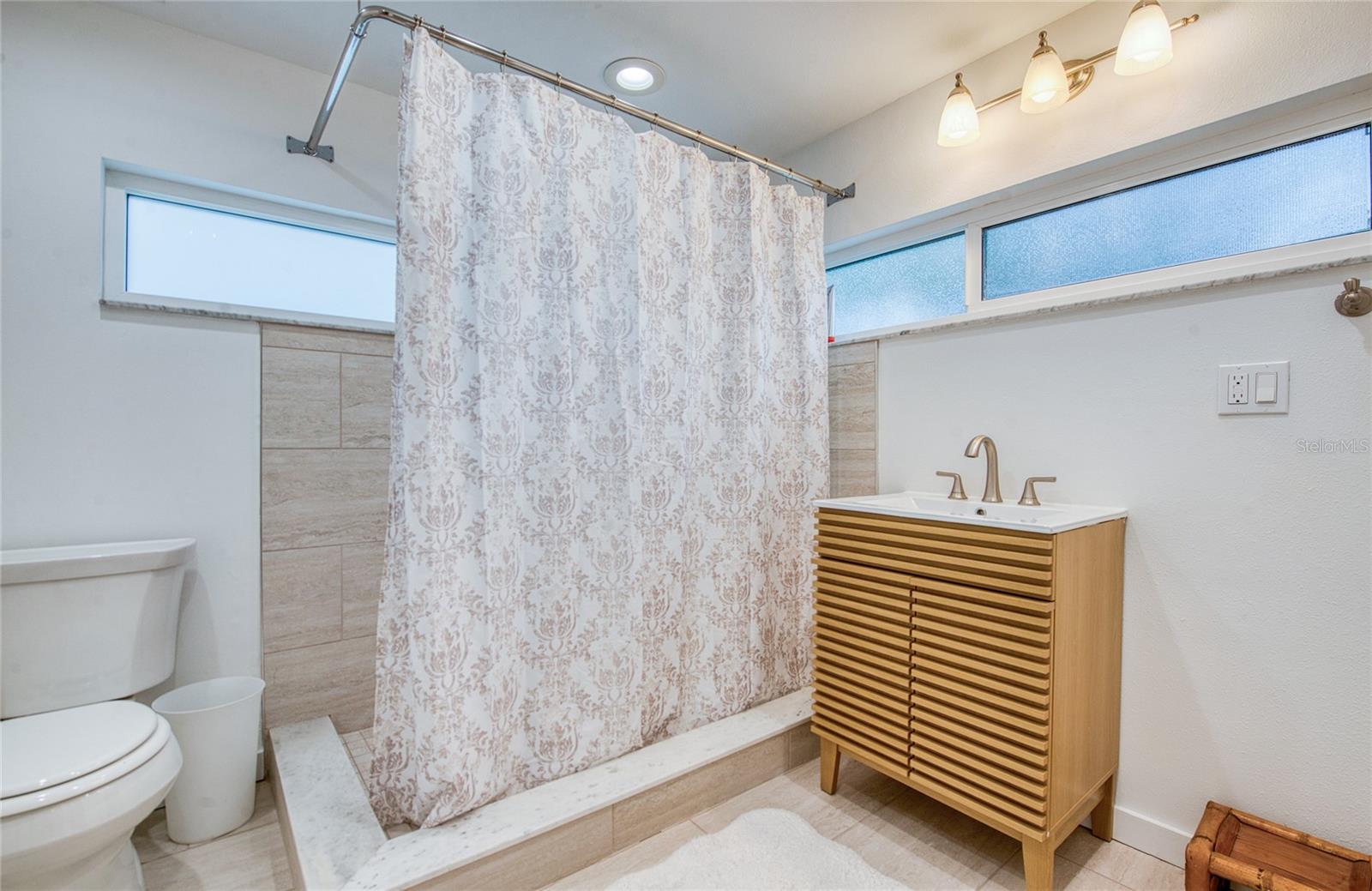 Listing photo id 34 for 102 11th Avenue