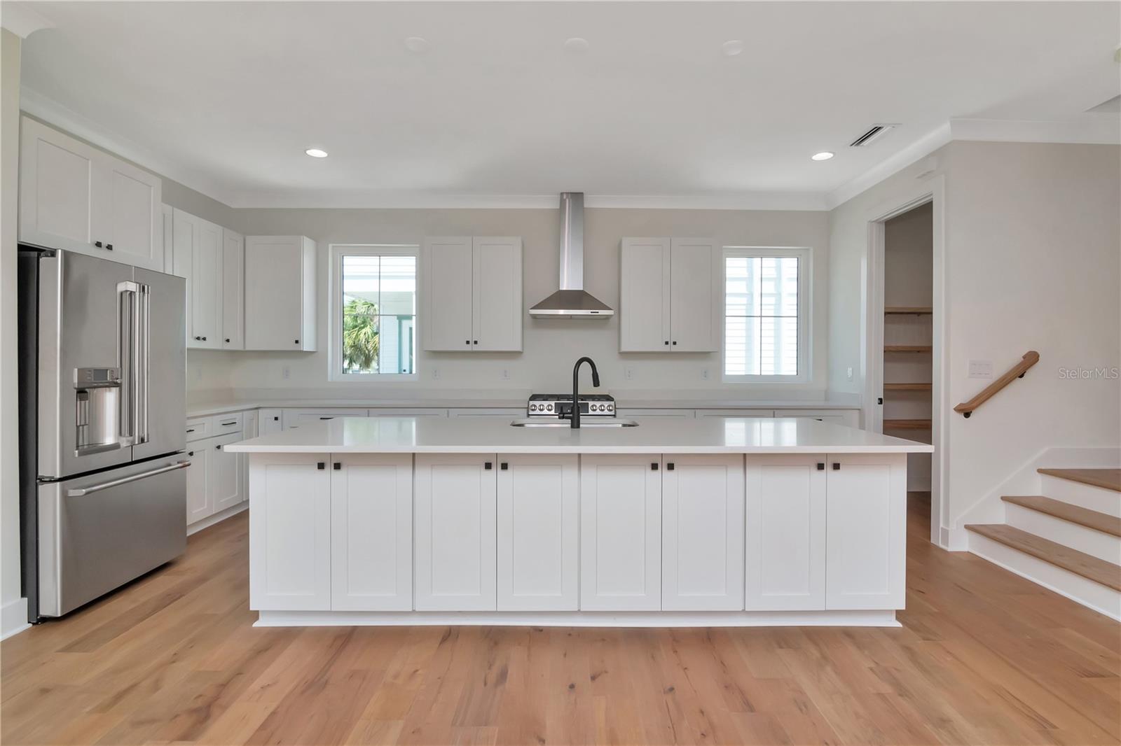 Listing photo id 13 for 407 Albany Avenue 3