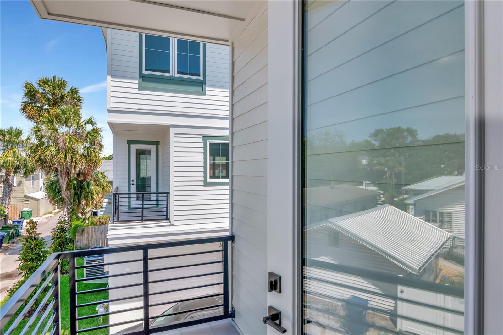 Listing photo id 18 for 407 Albany Avenue 3