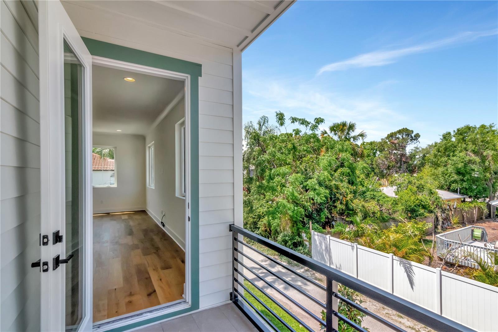 Listing photo id 19 for 407 Albany Avenue 3