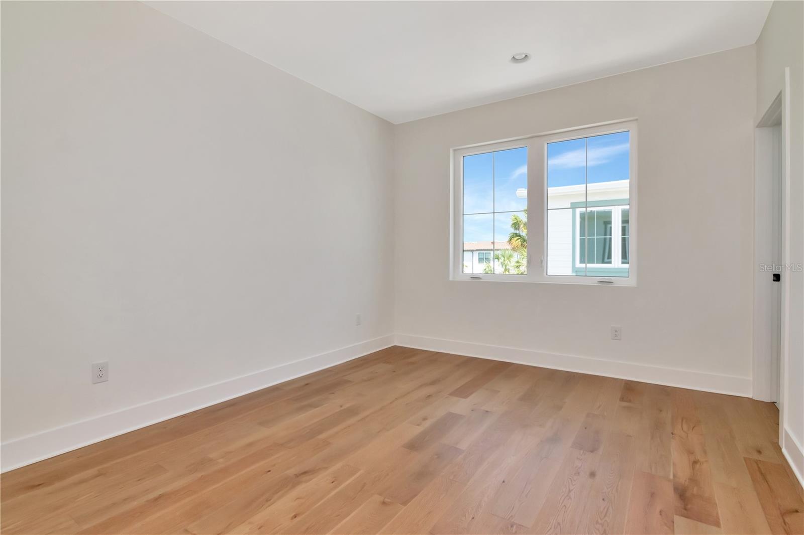 Listing photo id 22 for 407 Albany Avenue 3