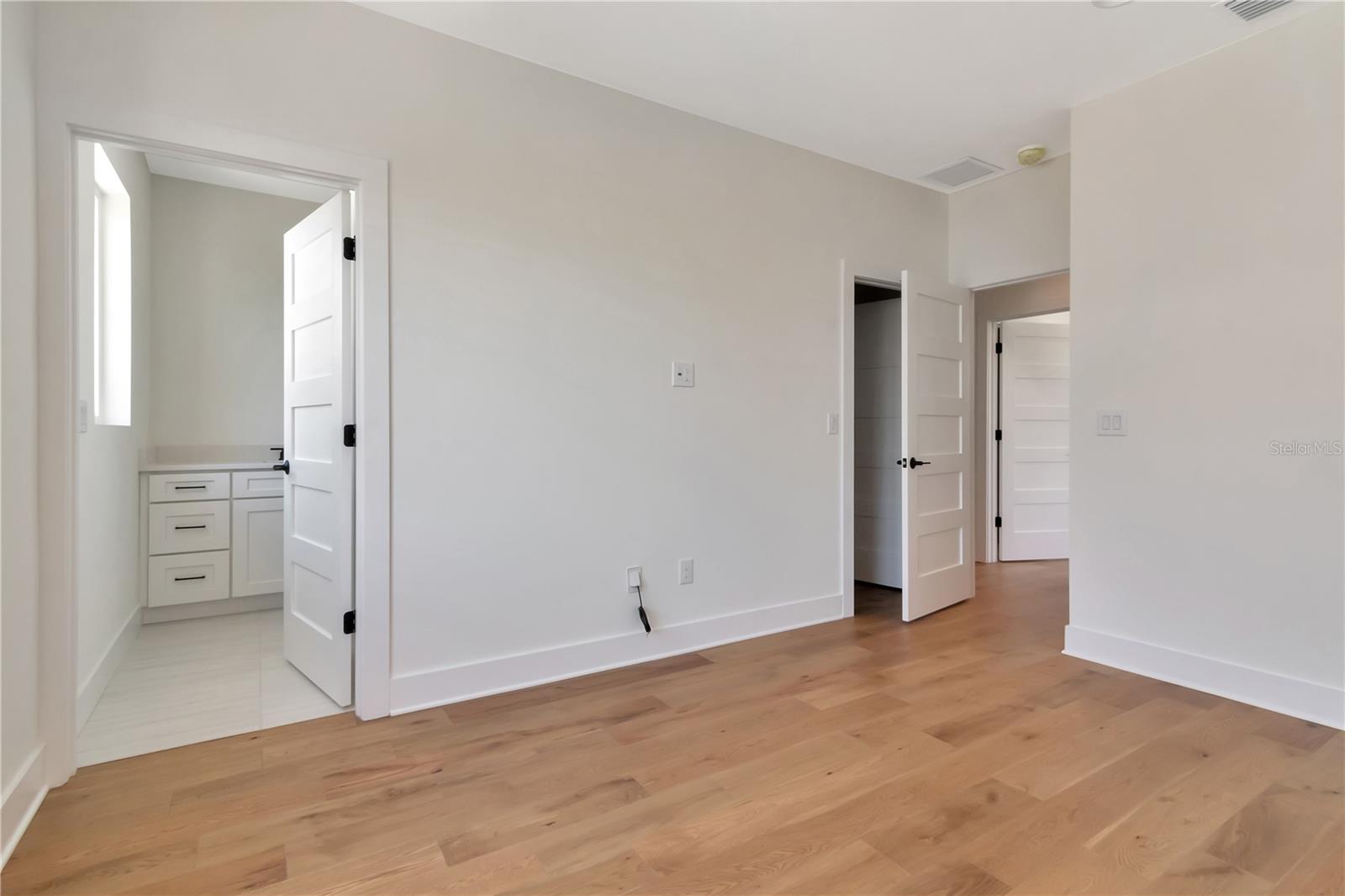 Listing photo id 24 for 407 Albany Avenue 3