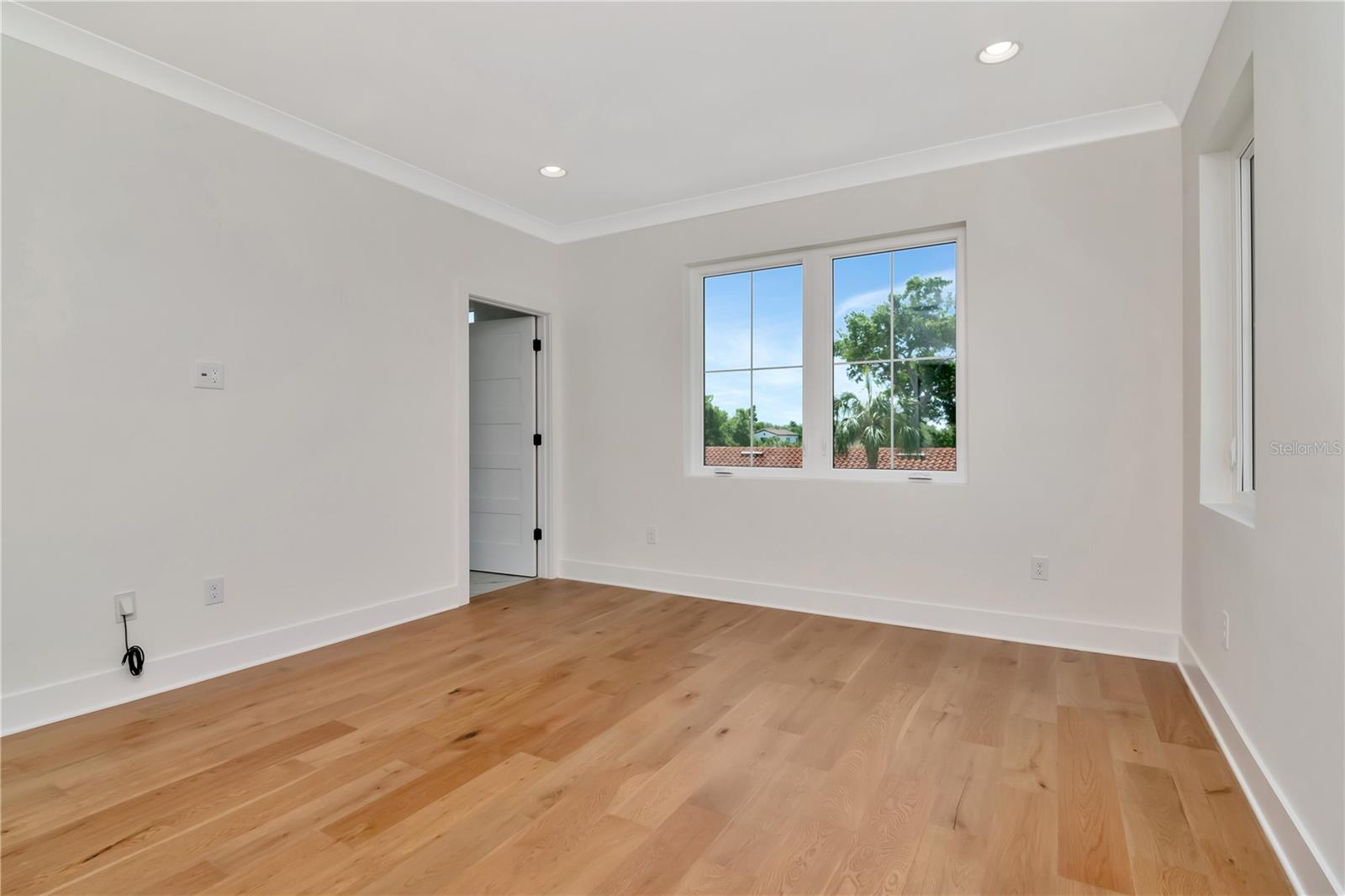 Listing photo id 26 for 407 Albany Avenue 3