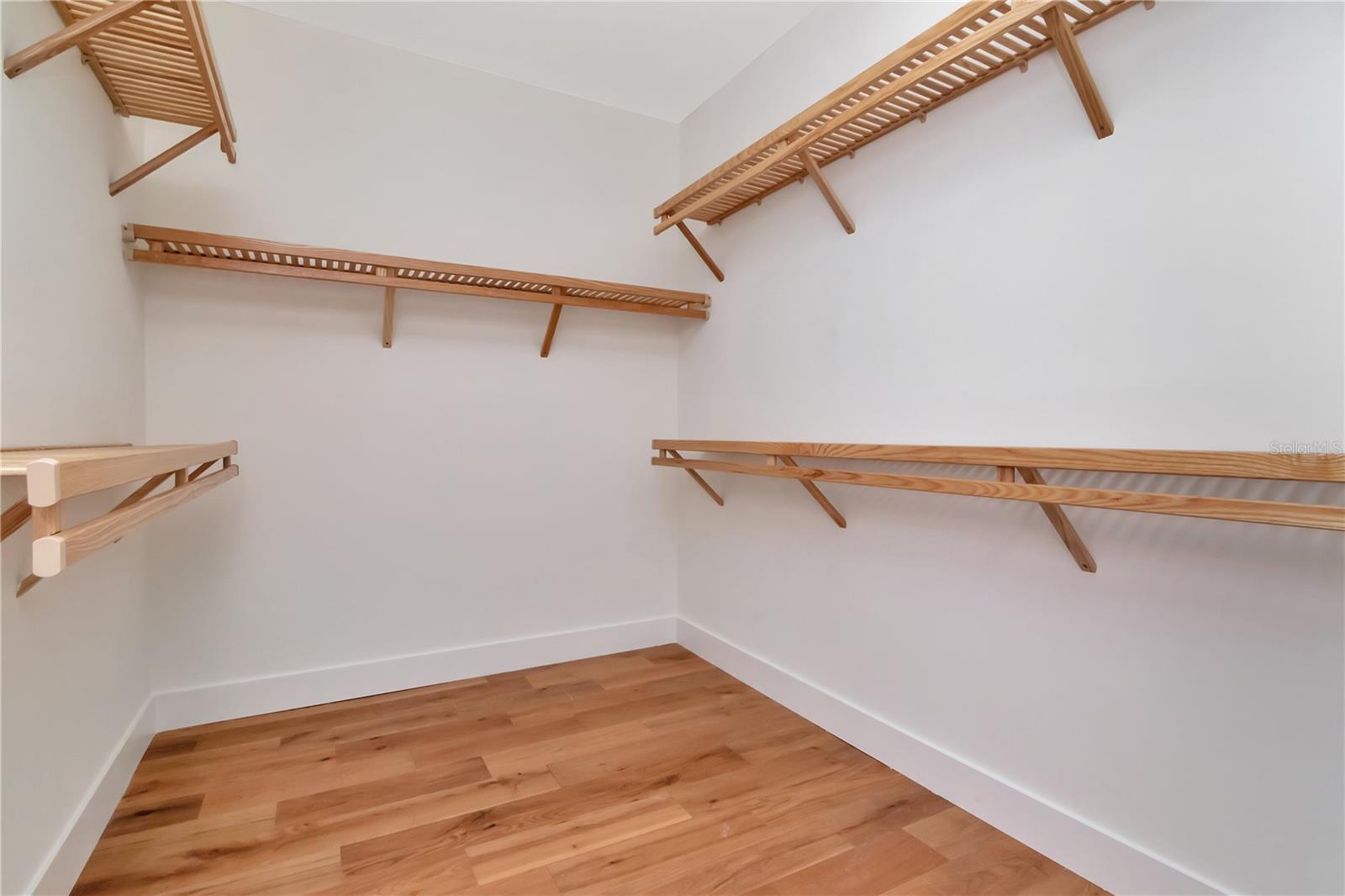 Listing photo id 27 for 407 Albany Avenue 3