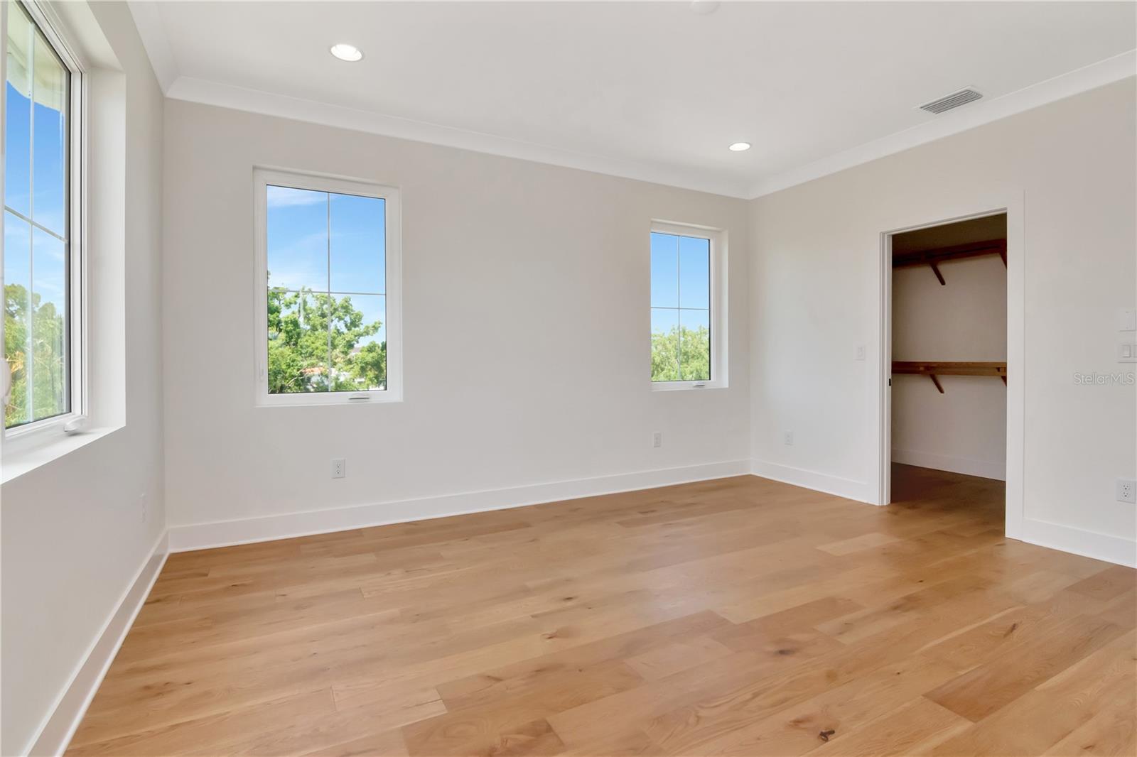 Listing photo id 31 for 407 Albany Avenue 3