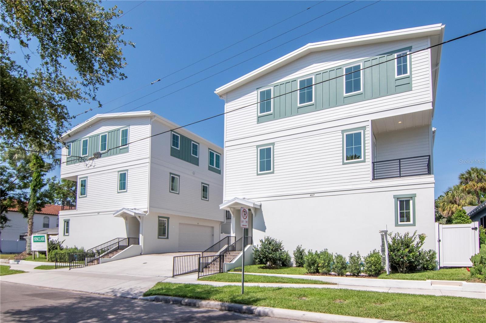 Listing photo id 3 for 407 Albany Avenue 3