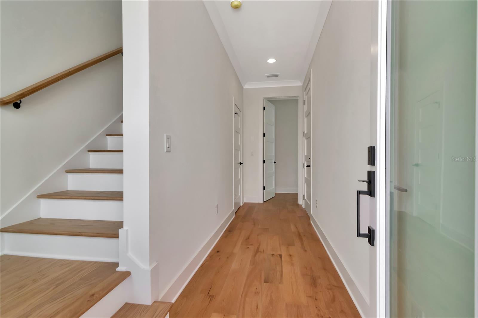 Listing photo id 4 for 407 Albany Avenue 3
