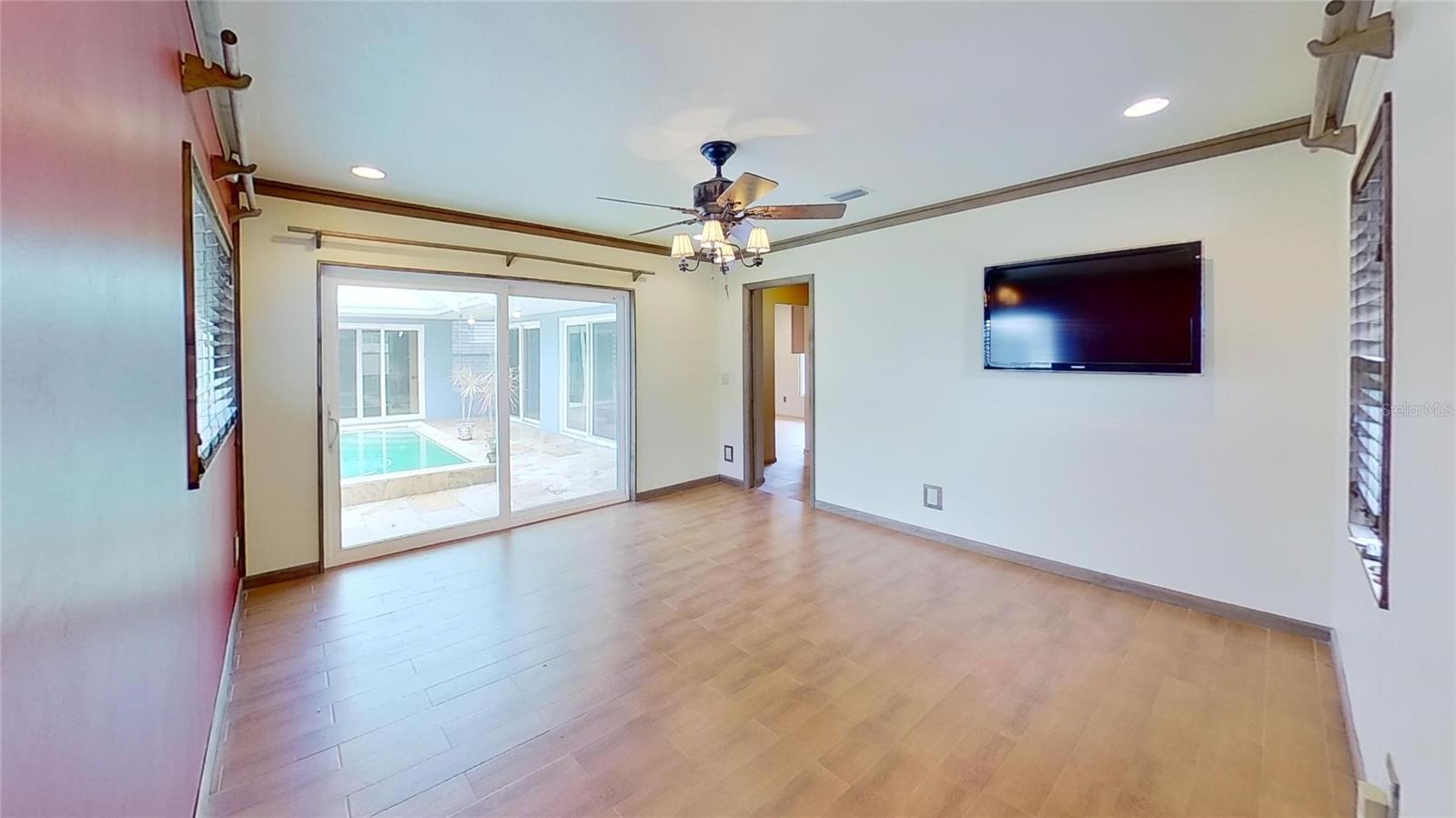 Image 36 of 50 For 7230 17th Lane N