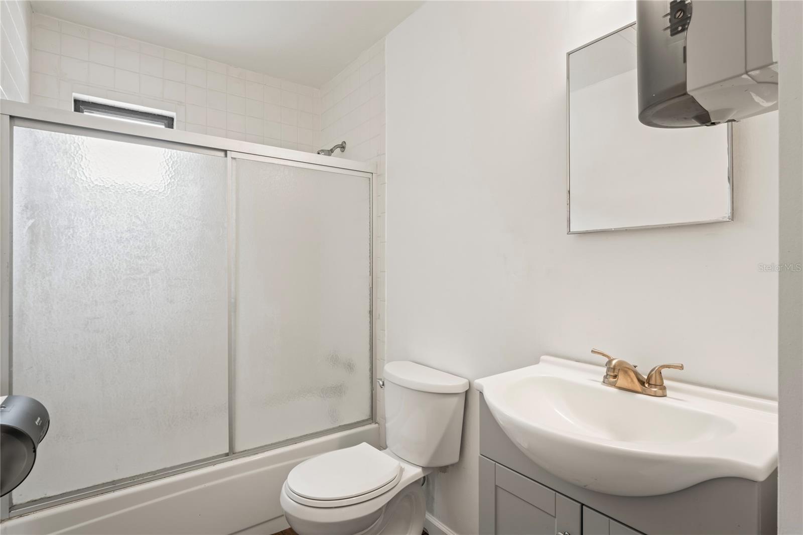Image 24 of 91 For 16331 Cortez Boulevard