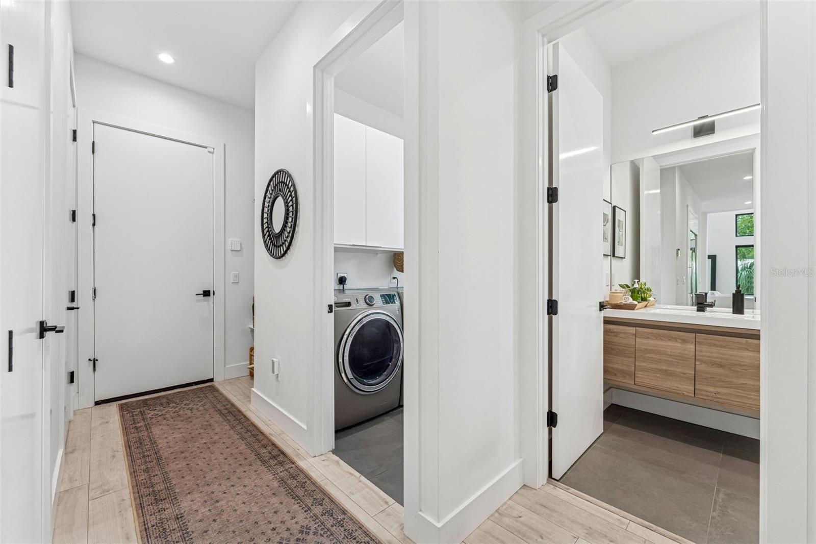 Listing photo id 22 for 4527 Azeele Street
