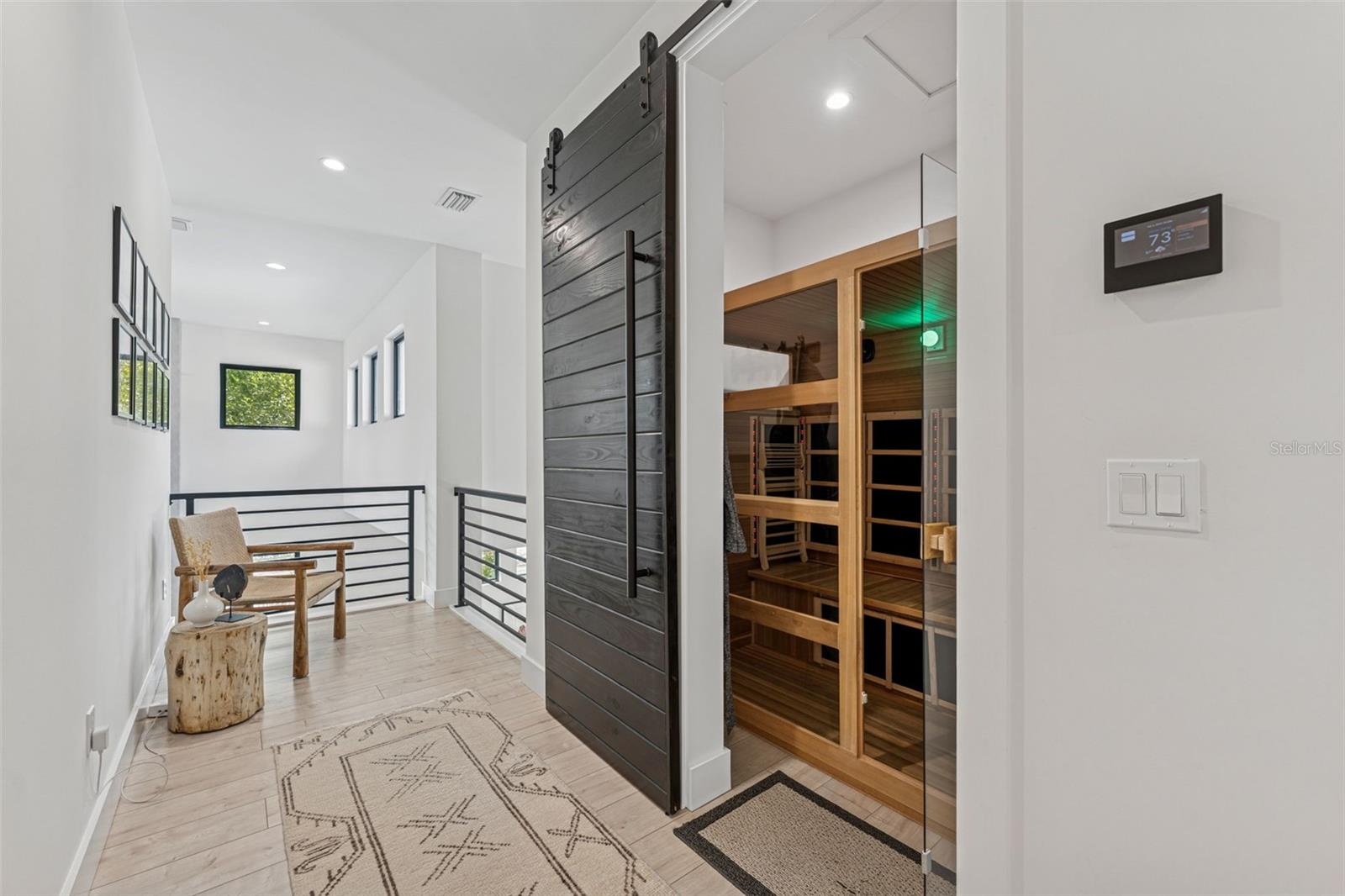 Listing photo id 24 for 4527 Azeele Street