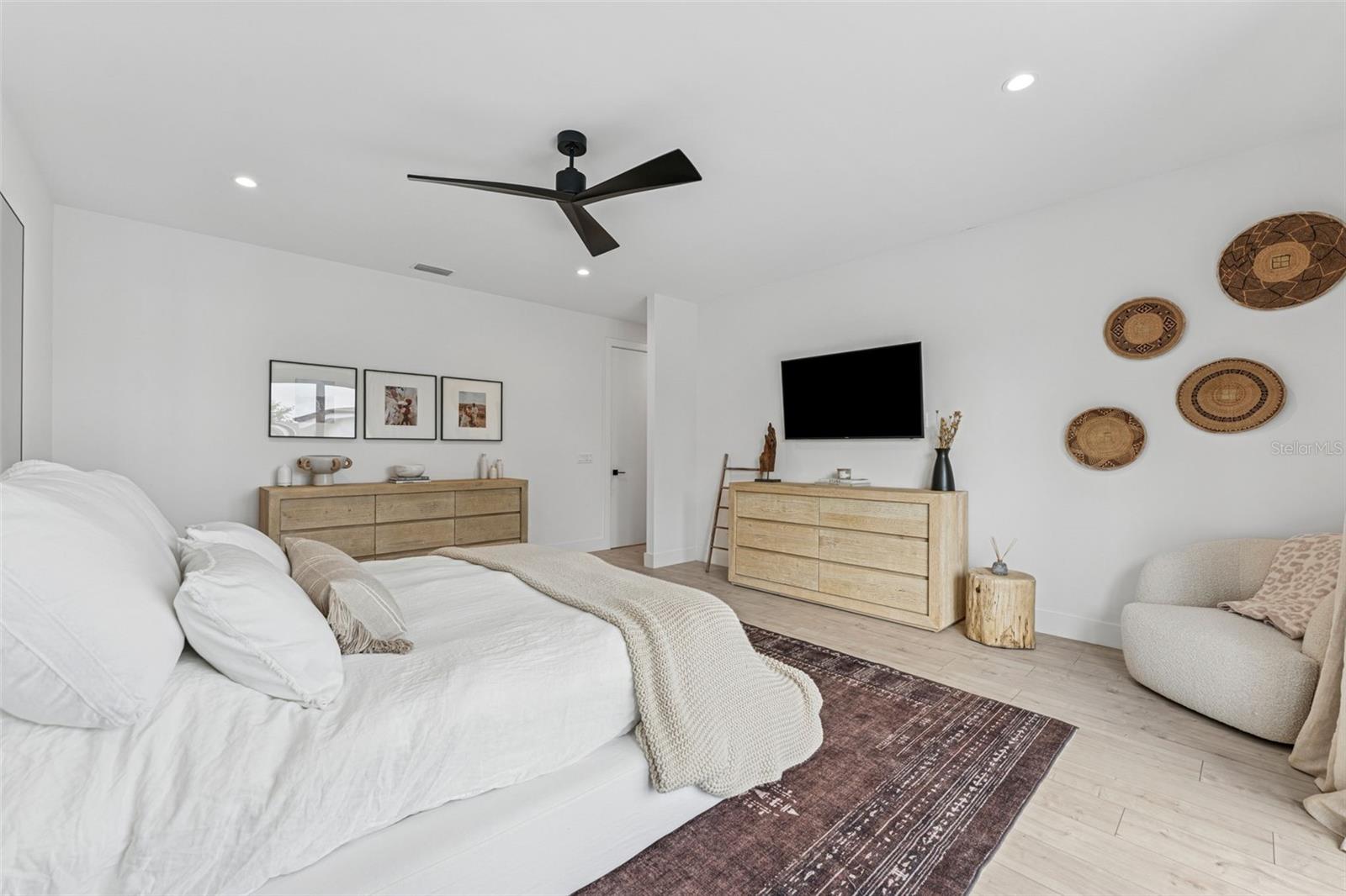 Listing photo id 27 for 4527 Azeele Street