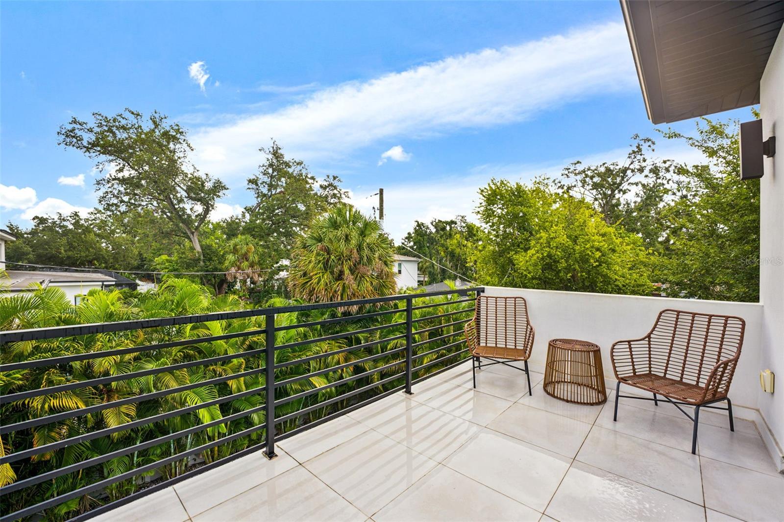 Listing photo id 31 for 4527 Azeele Street